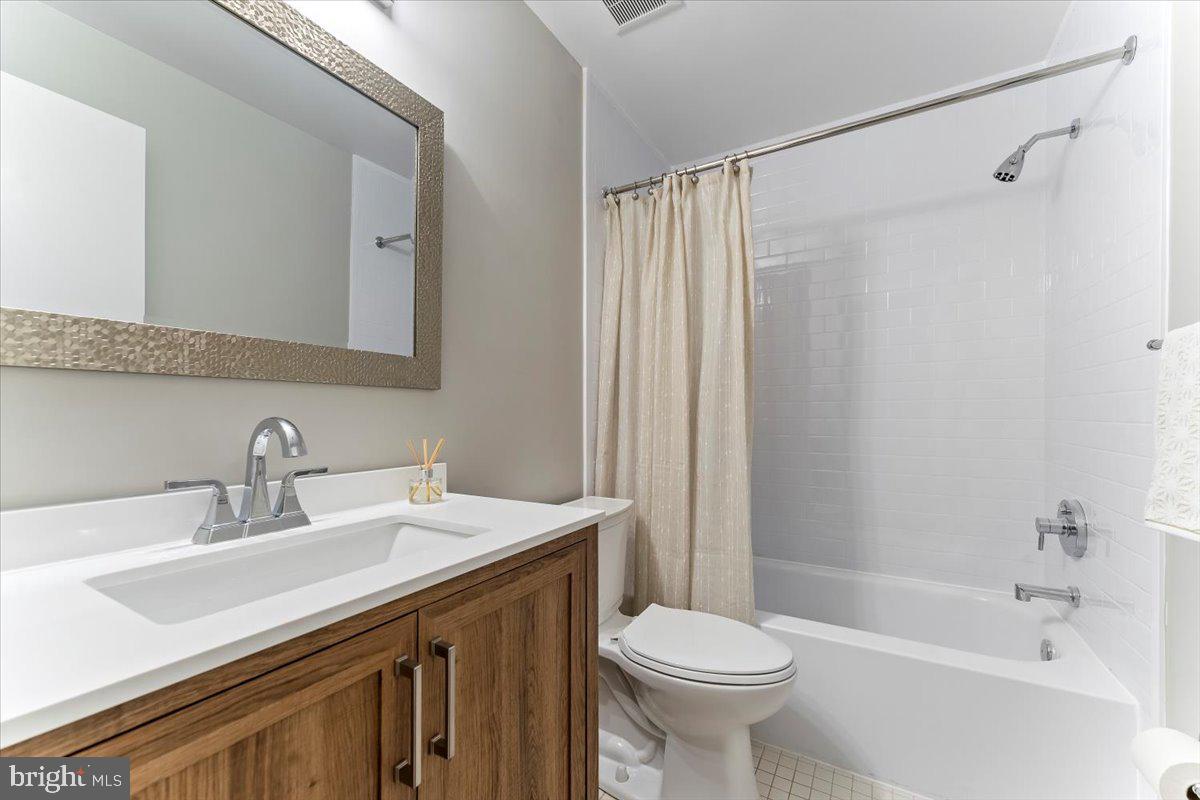 OAK HILL ESTATES - Residential Lease