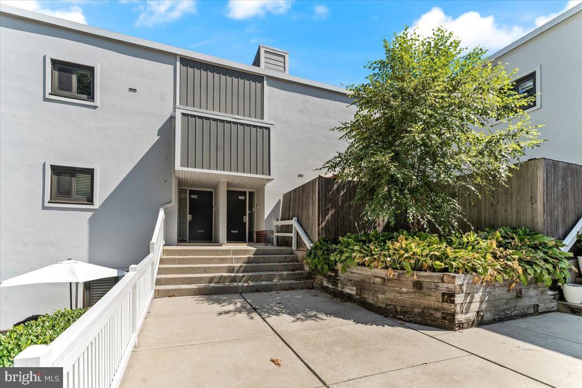 OAK HILL ESTATES - Residential Lease