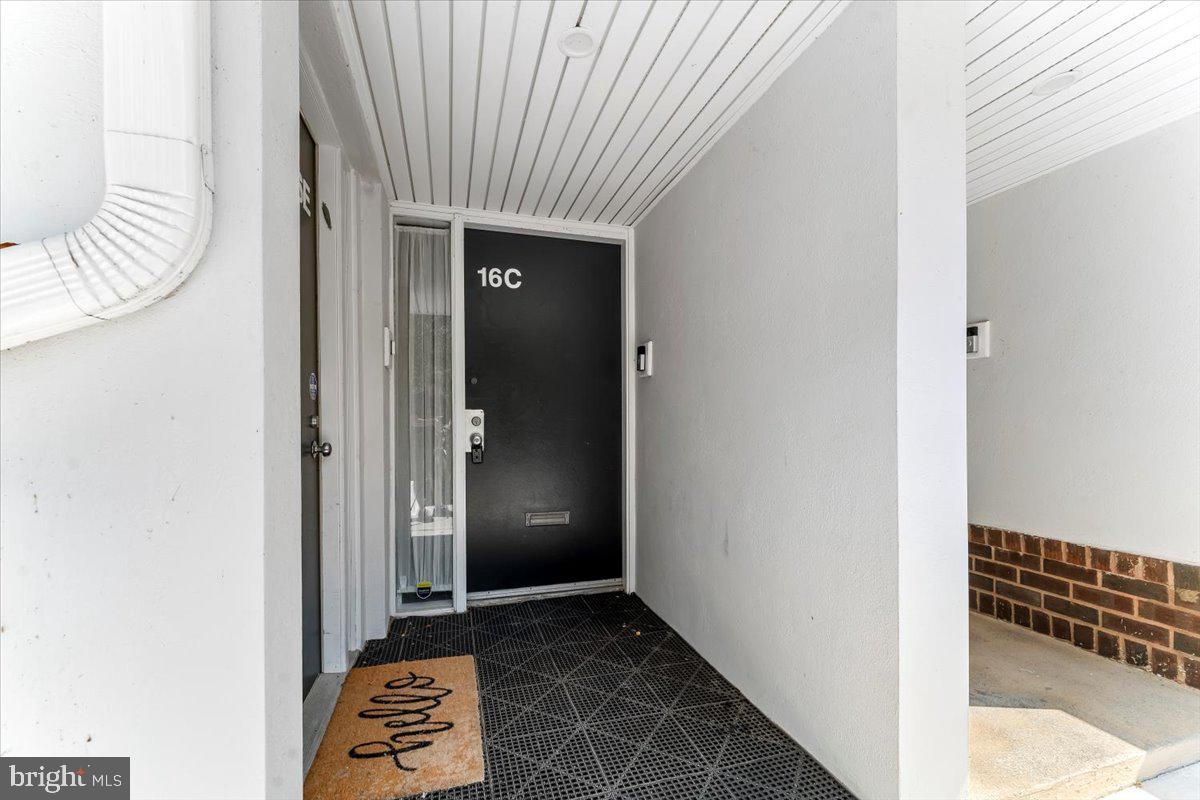 OAK HILL ESTATES - Residential Lease