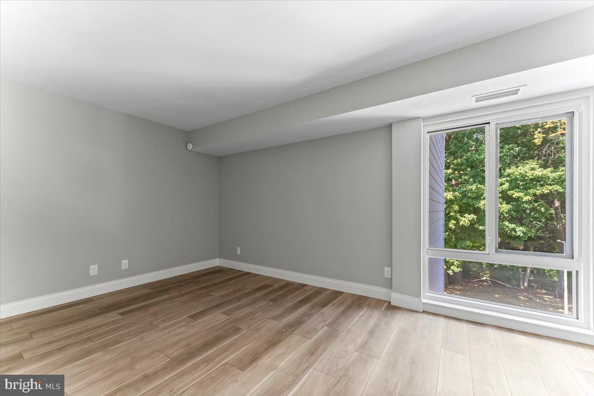 OAK HILL ESTATES - Residential Lease