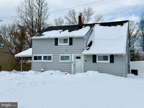 24 ROUNDWOOD LANE LEVITTOWN PA 19055