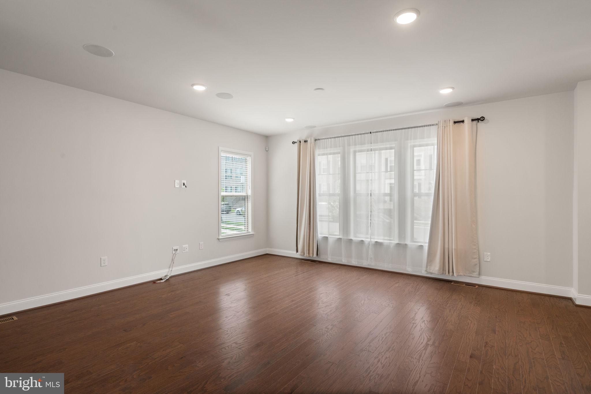 POTOMAC SHORES - Residential