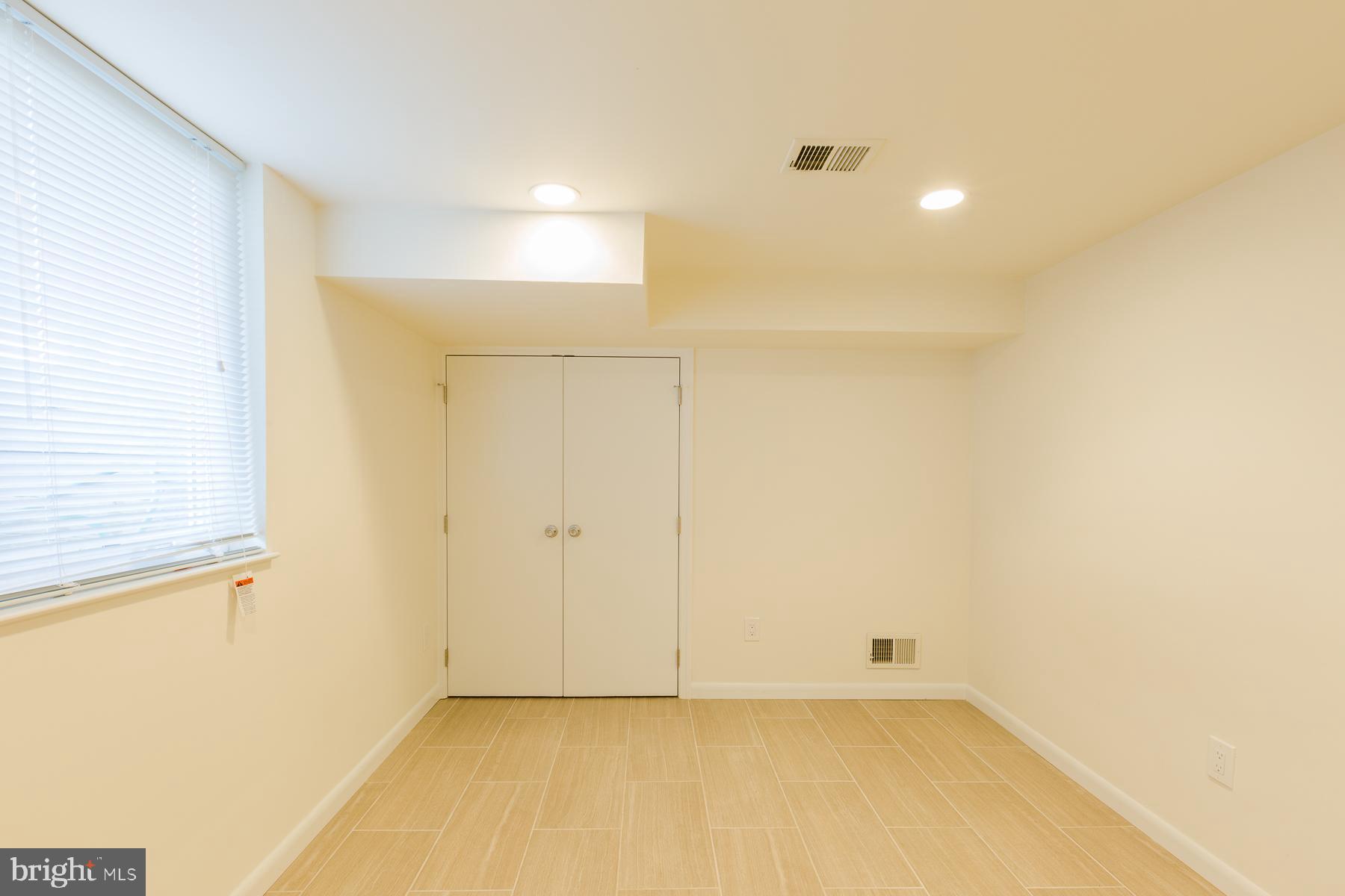 JEFFERSON MANOR - Residential Lease