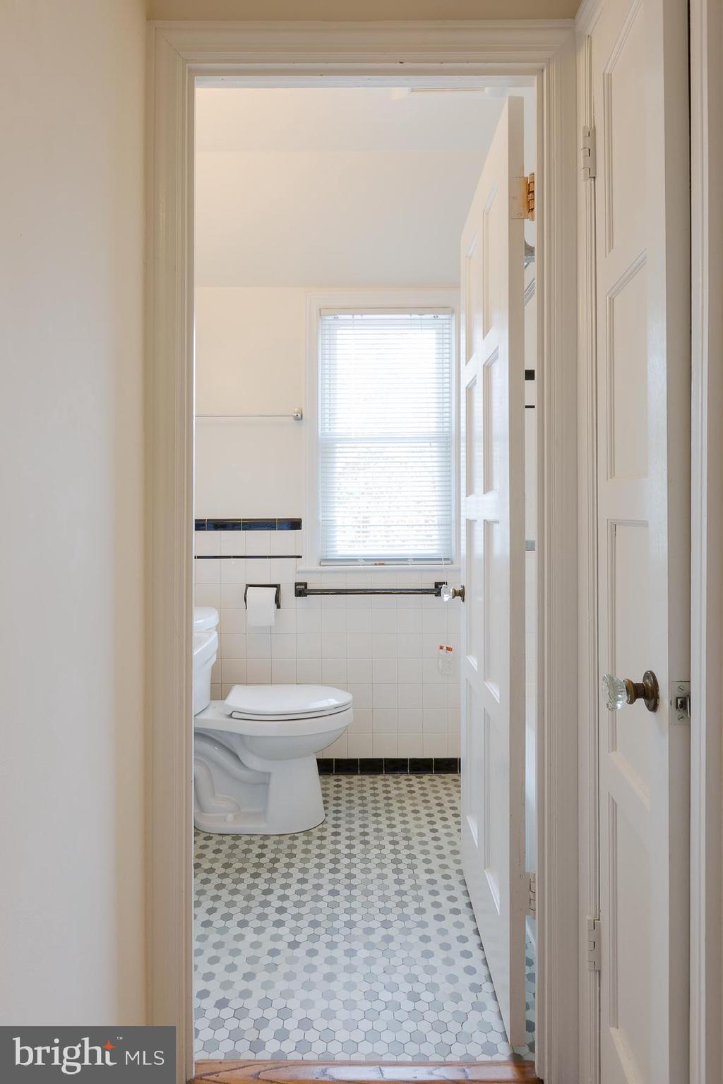 JEFFERSON MANOR - Residential Lease