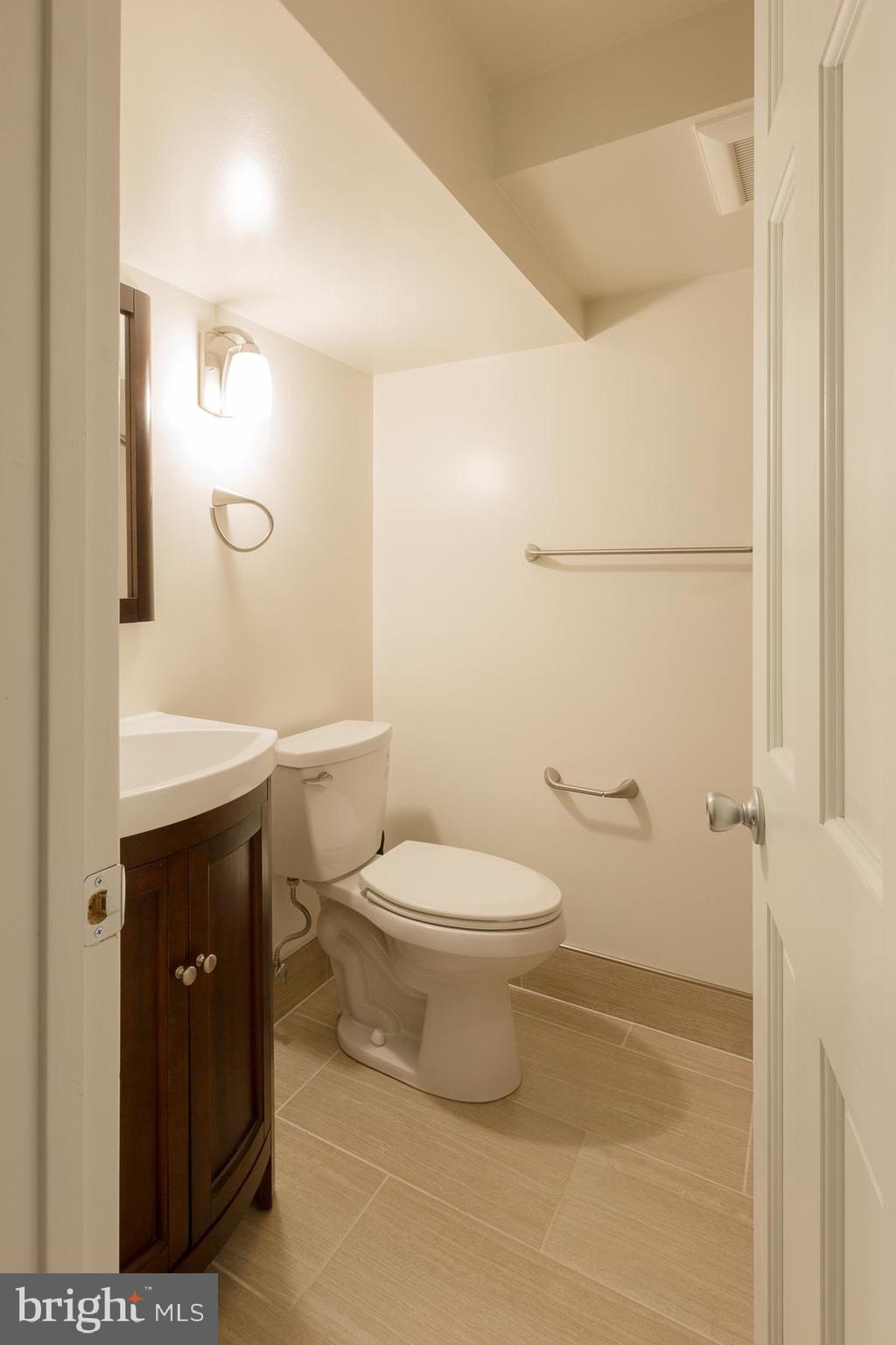 JEFFERSON MANOR - Residential Lease