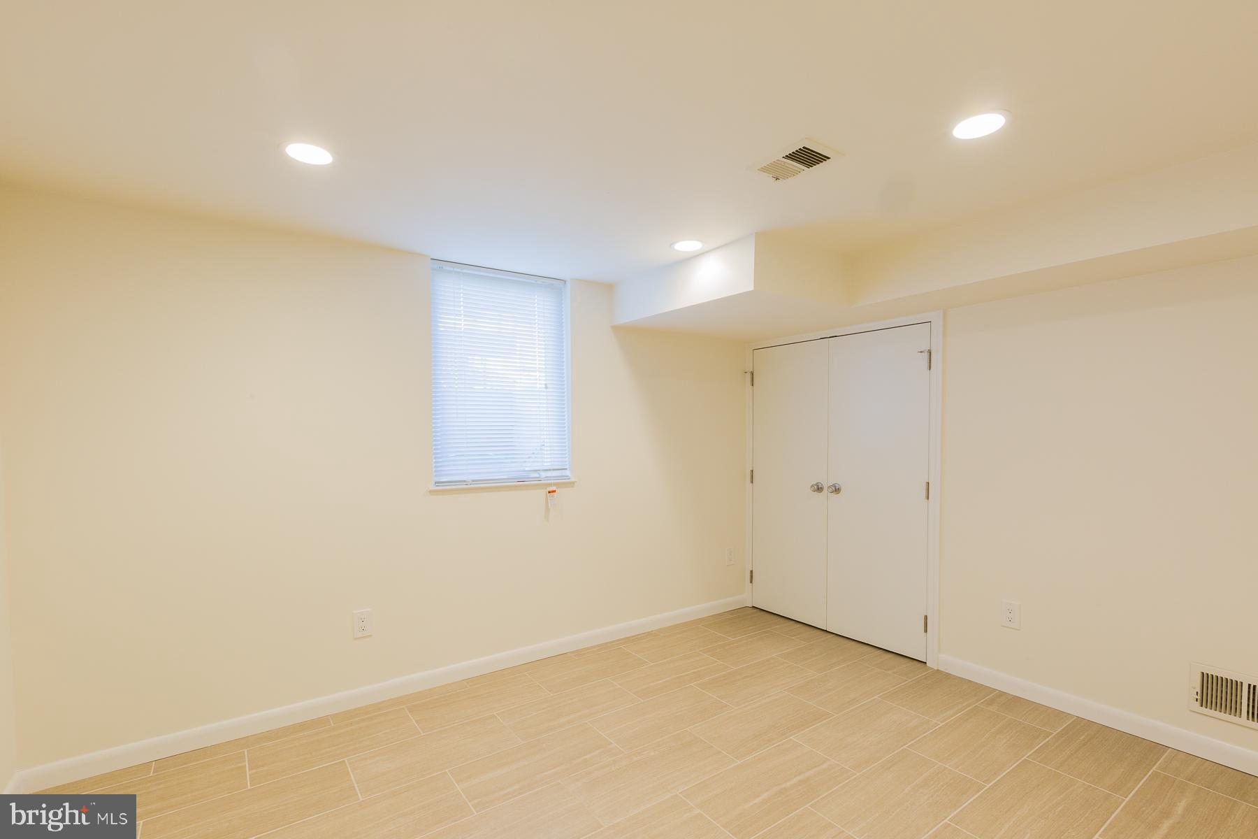 JEFFERSON MANOR - Residential Lease