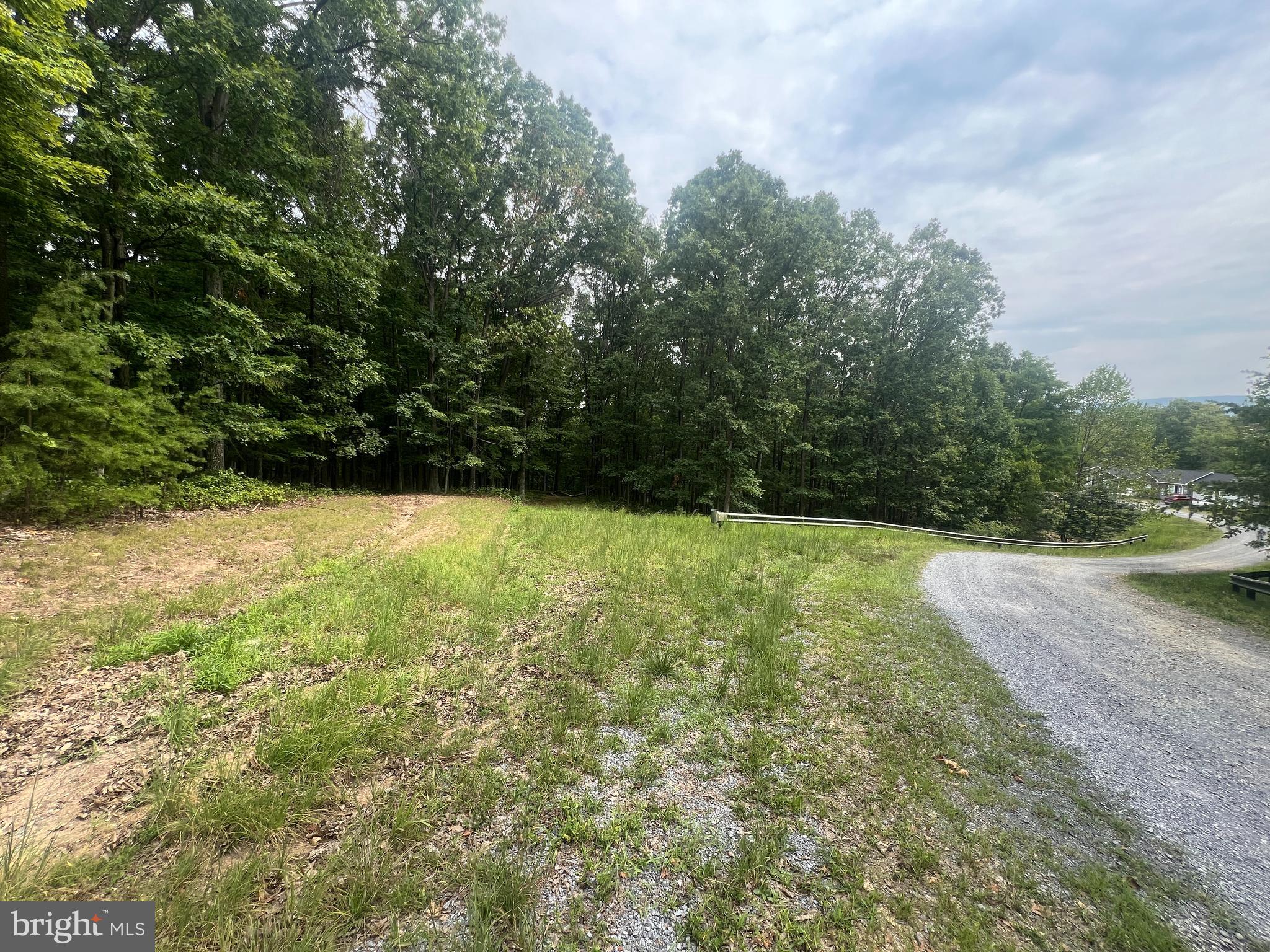 TWIN LAKES EAST - Land