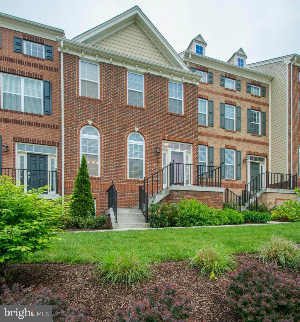 Exquisite 2-car garage townhome in Arundel Preserve. Gorgeous kitchen w/ granite countertops & sun-filled morning room w/ walkout to balcony. Family room w/ fireplace. Master suite has walk-in closet & private bathroom w/ double vanity, soaking tub, & separate shower. Conveniently located next to shopping, dining, major highways, Baltimore & Ft Meade. Community has pool, tennis court & clubhouse!