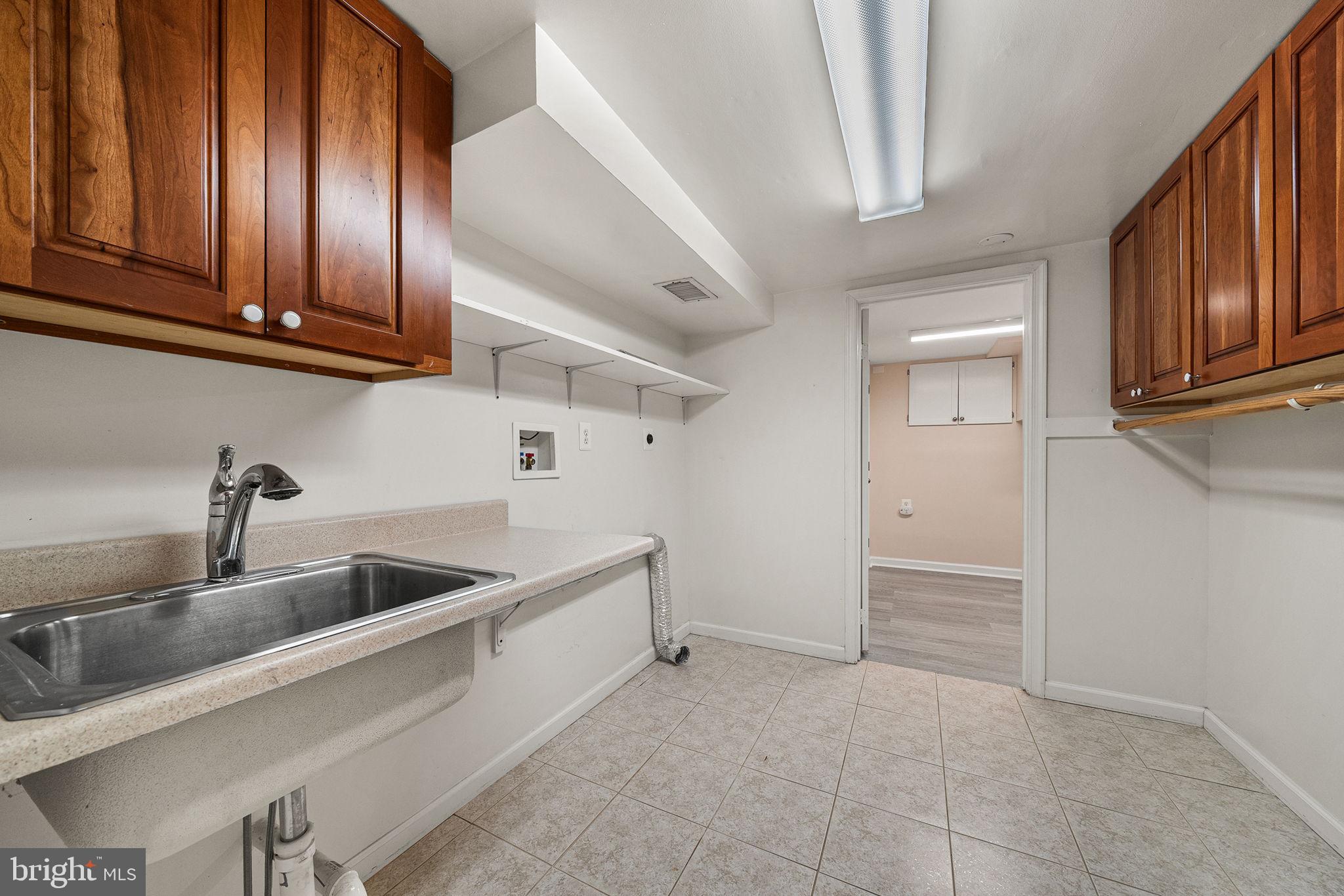 CRESCENT HILLS - Residential