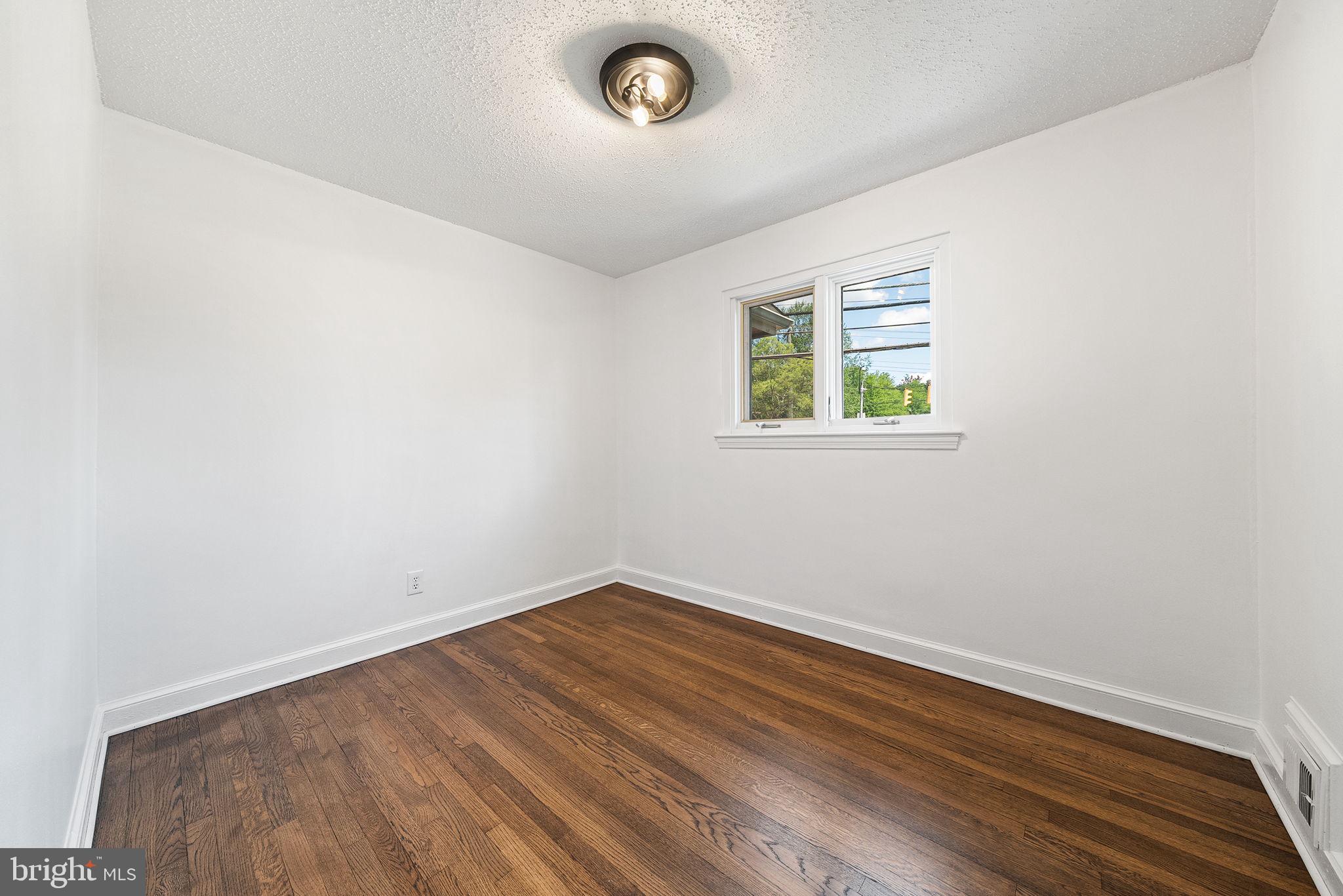 CRESCENT HILLS - Residential