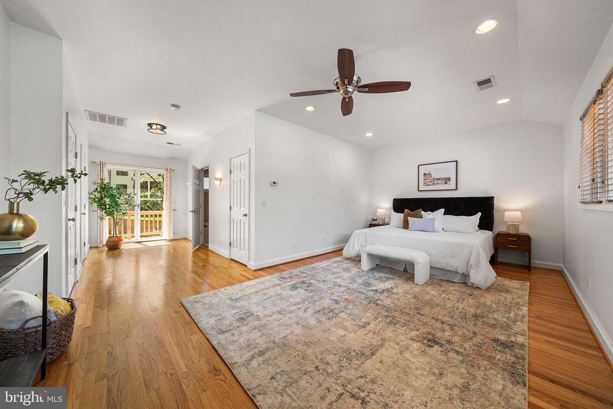 CRESCENT HILLS - Residential