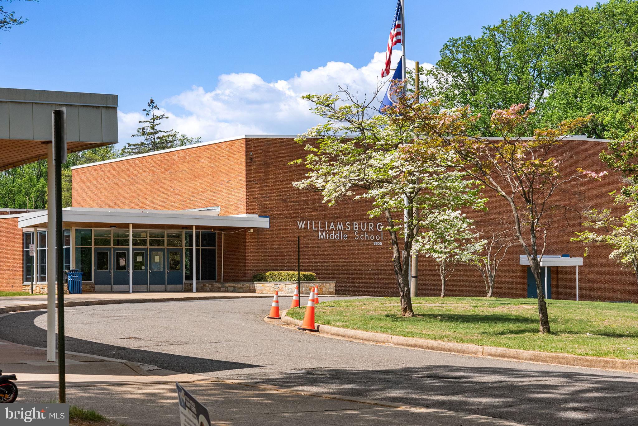 CRESCENT HILLS - Residential
