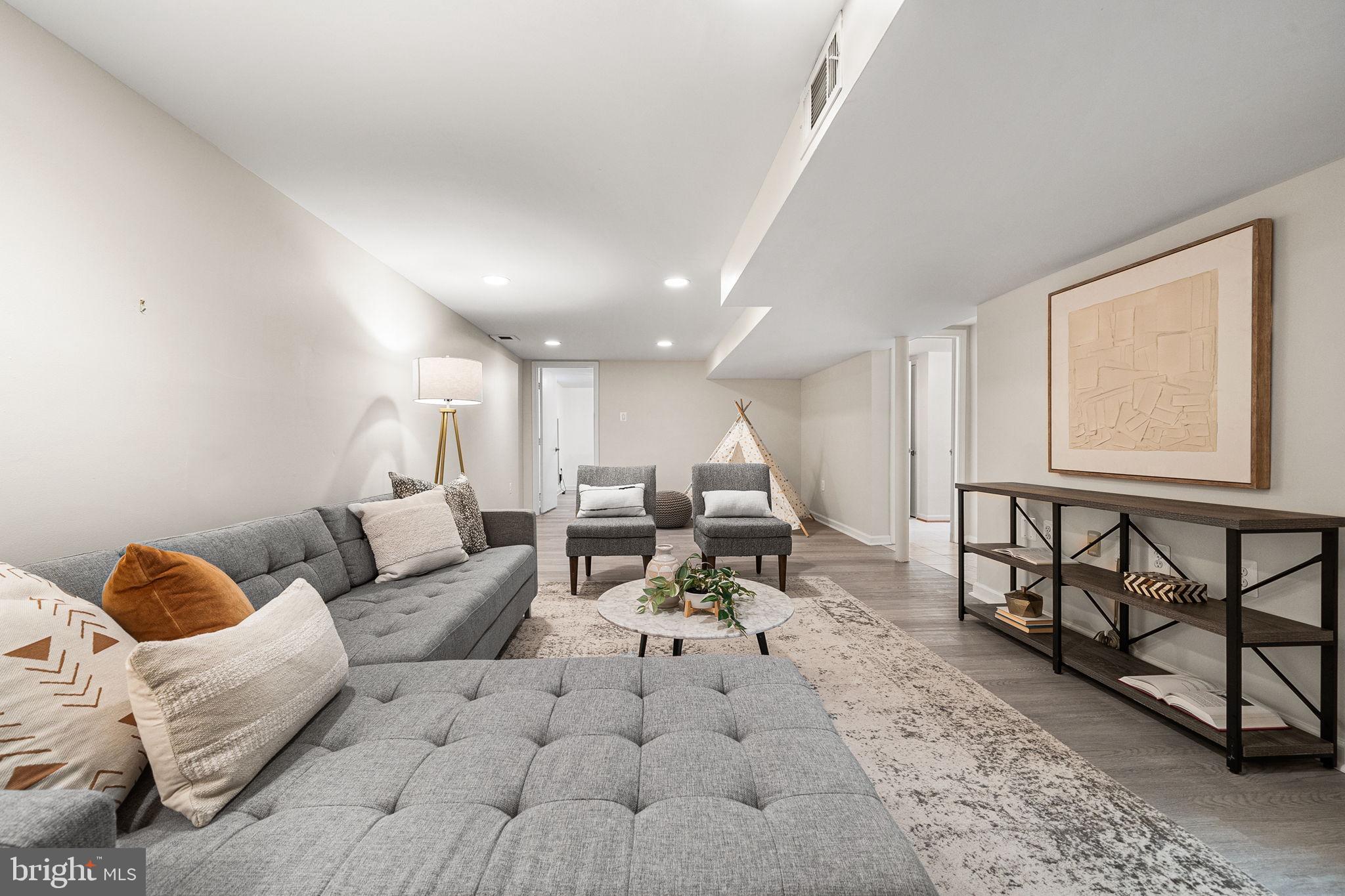 CRESCENT HILLS - Residential