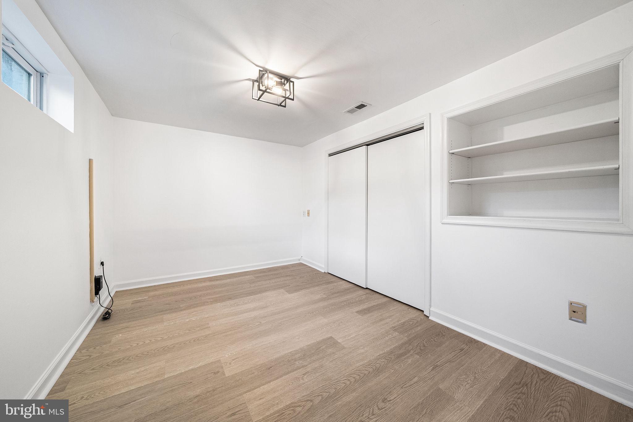 CRESCENT HILLS - Residential