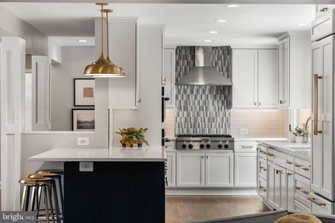 Photo of 5400 Williamsburg Boulevard, ARLINGTON, VA 22207 (MLS # VAAR2071498)