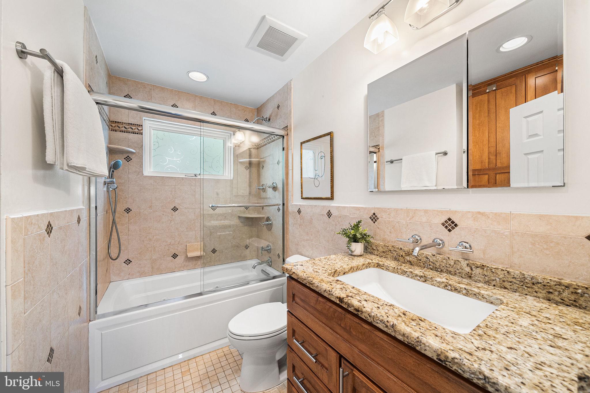 CRESCENT HILLS - Residential