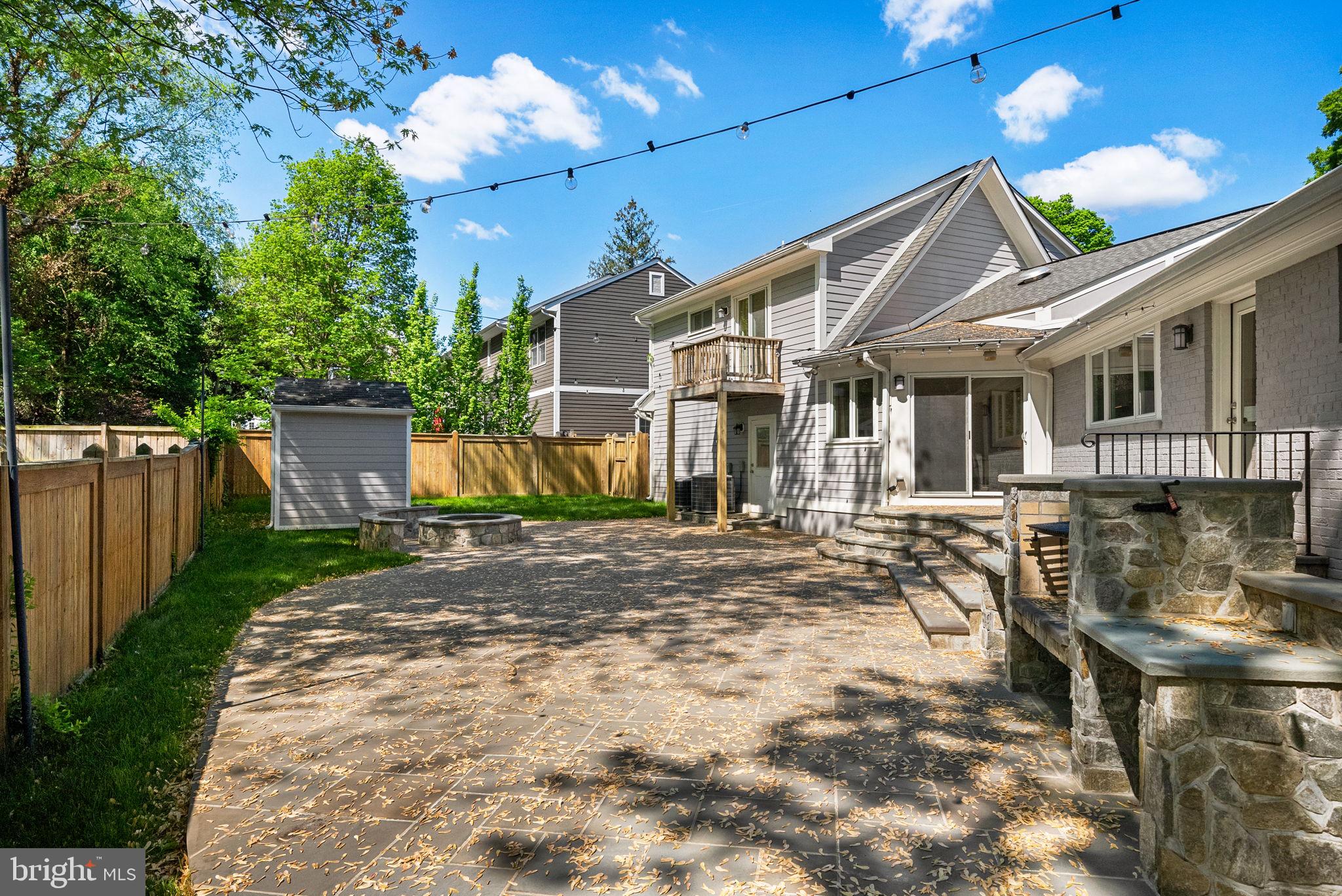 CRESCENT HILLS - Residential