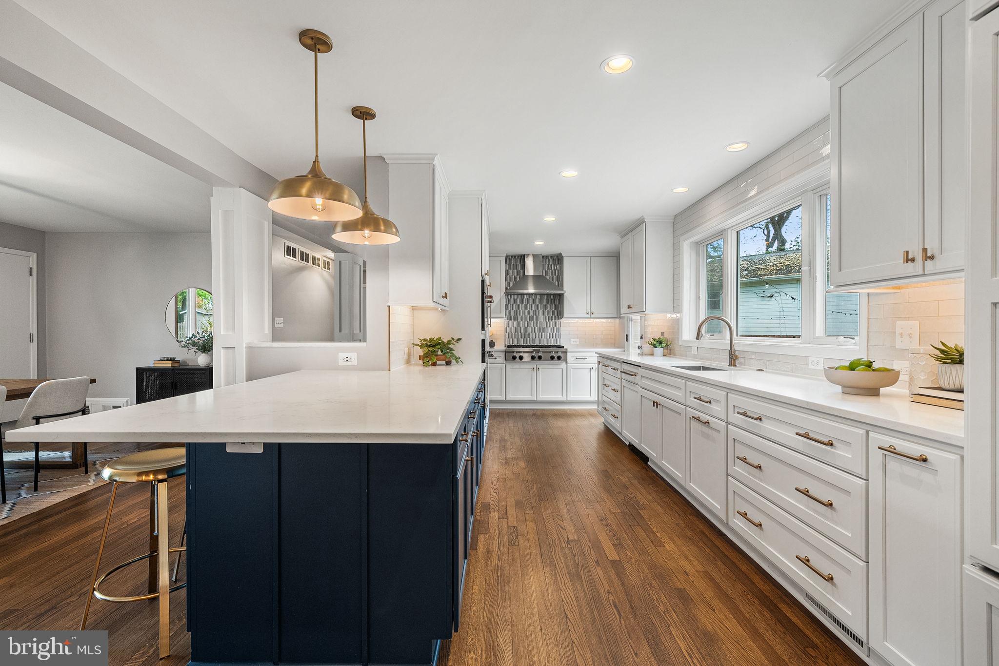 CRESCENT HILLS - Residential