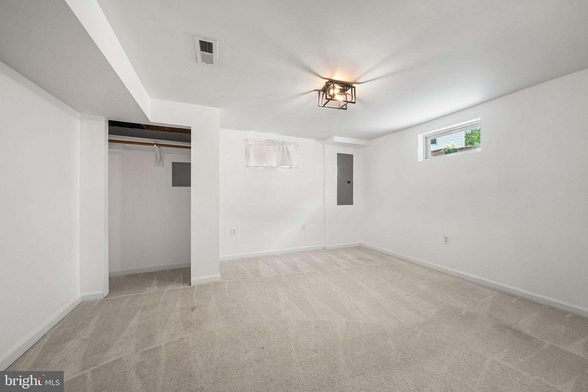 CRESCENT HILLS - Residential