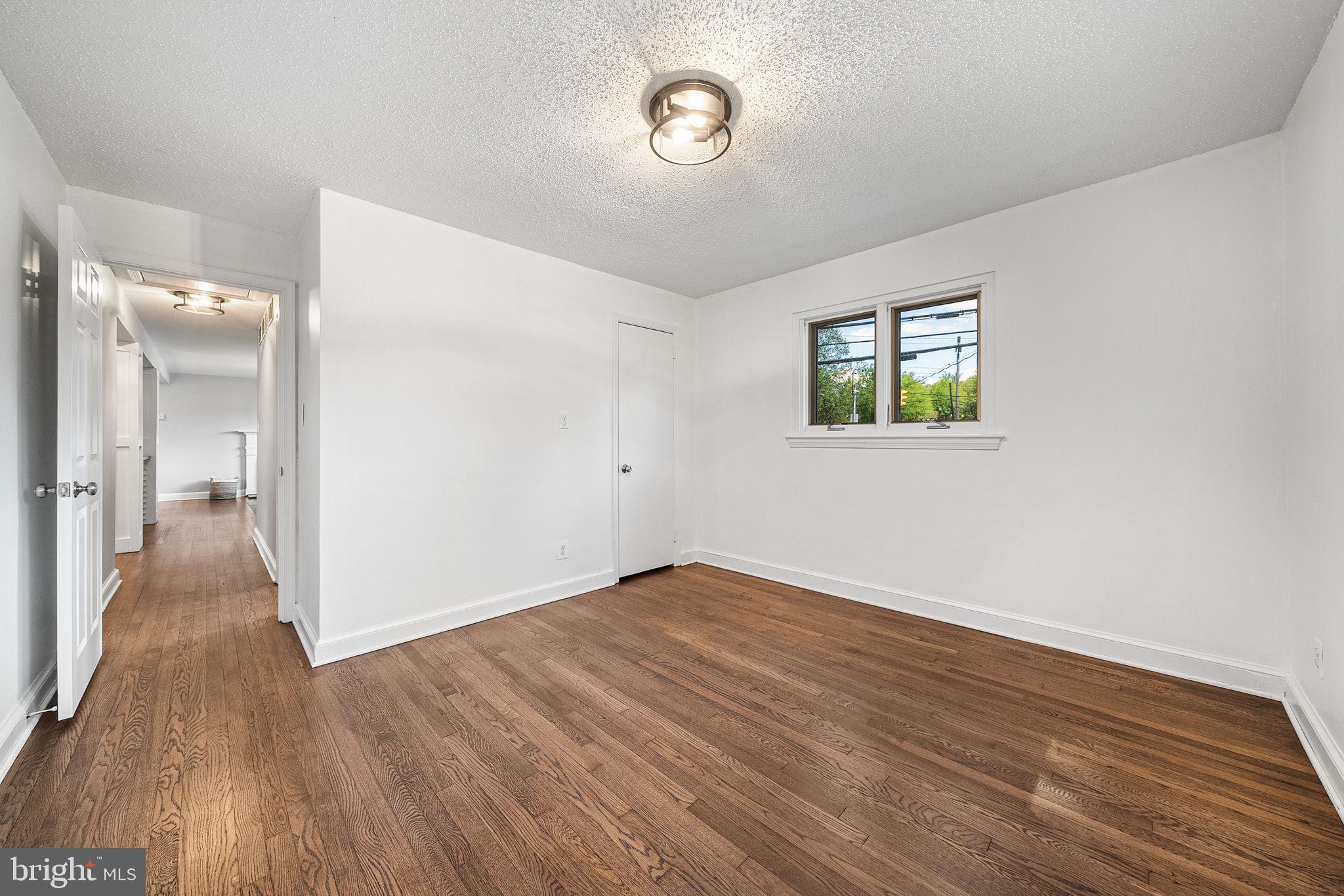 CRESCENT HILLS - Residential