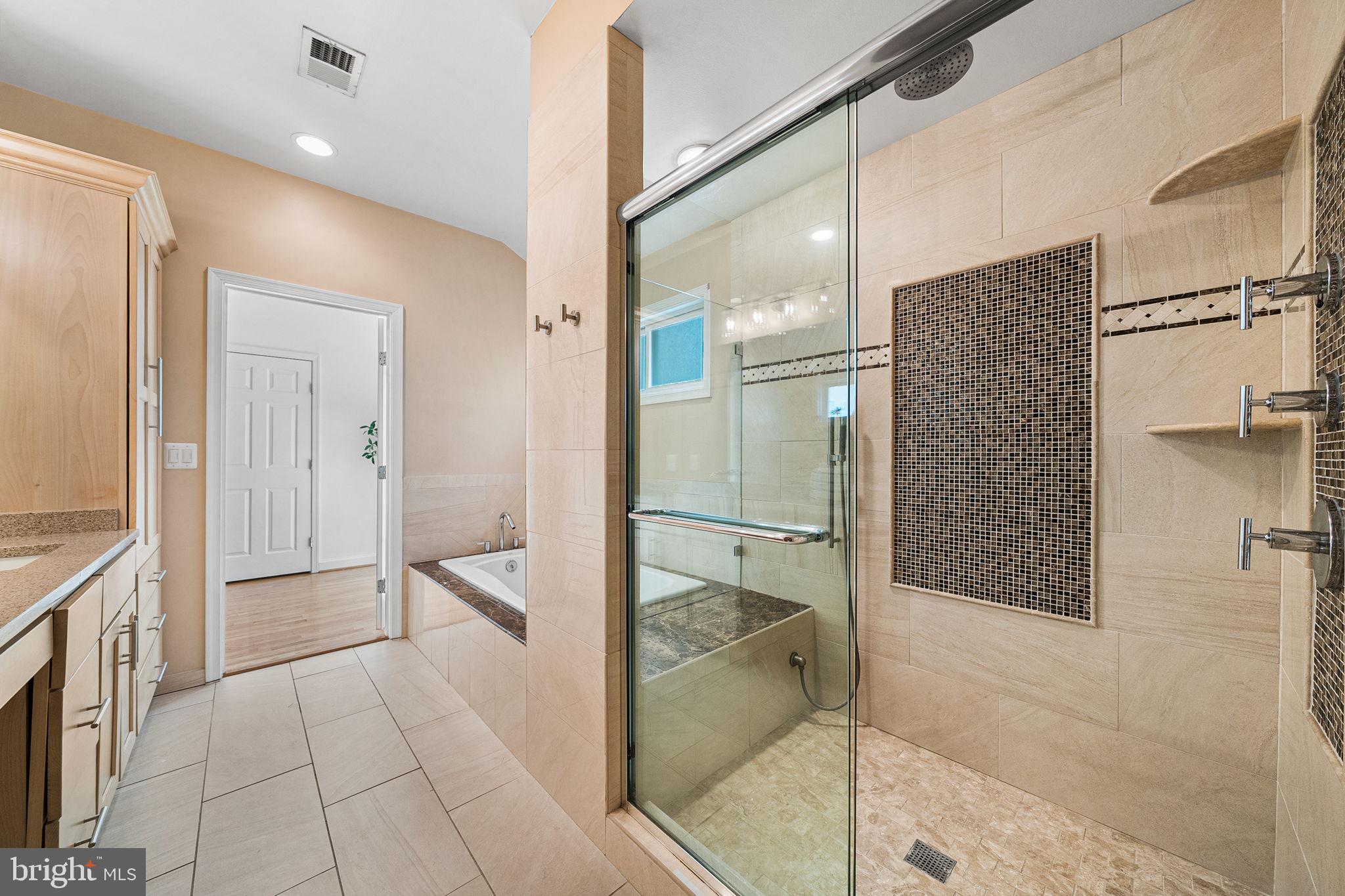 CRESCENT HILLS - Residential