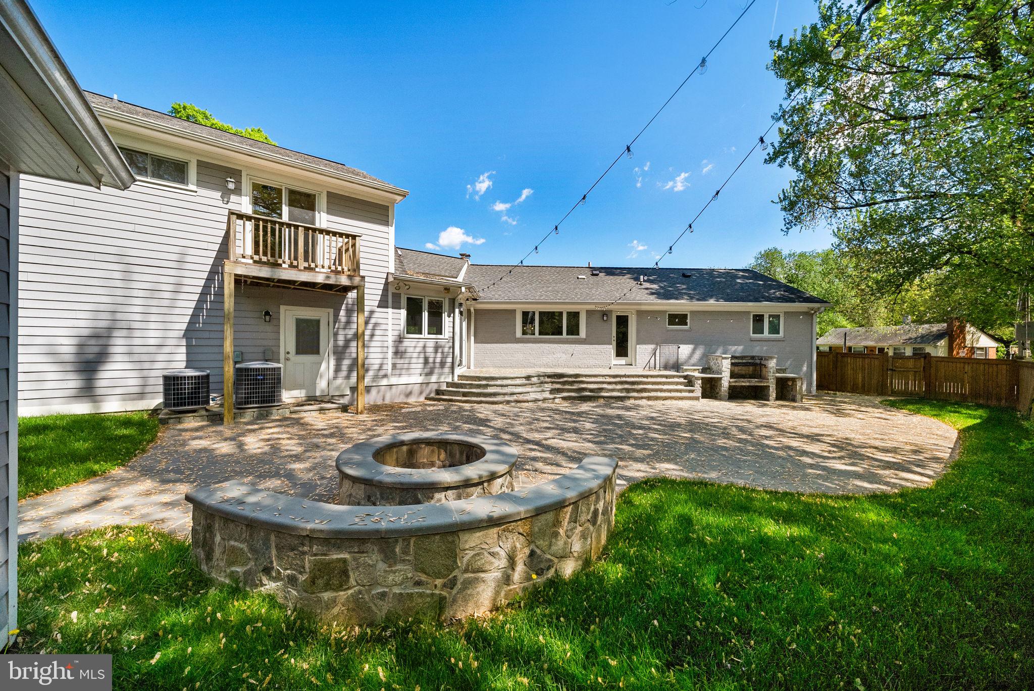 CRESCENT HILLS - Residential