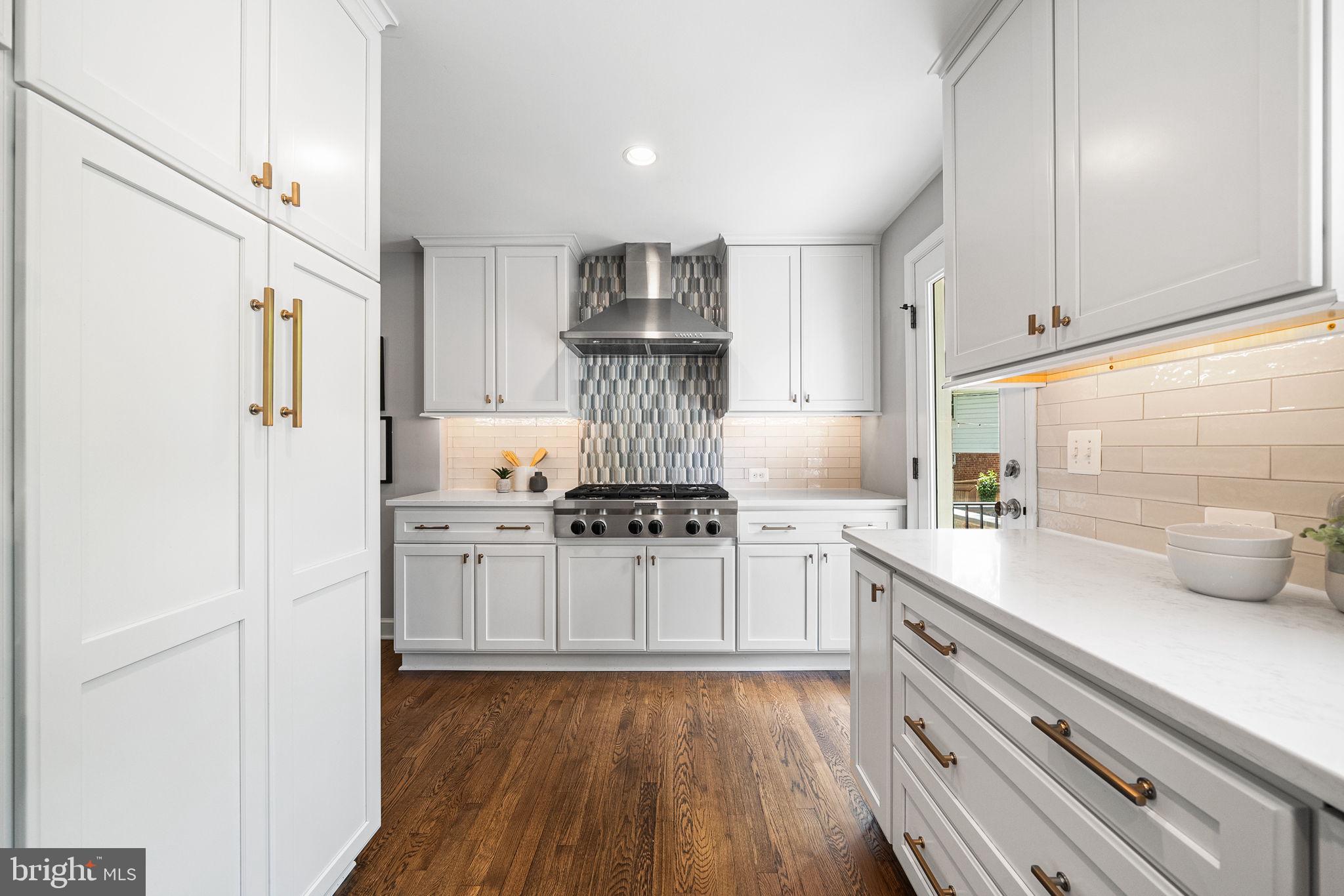 CRESCENT HILLS - Residential