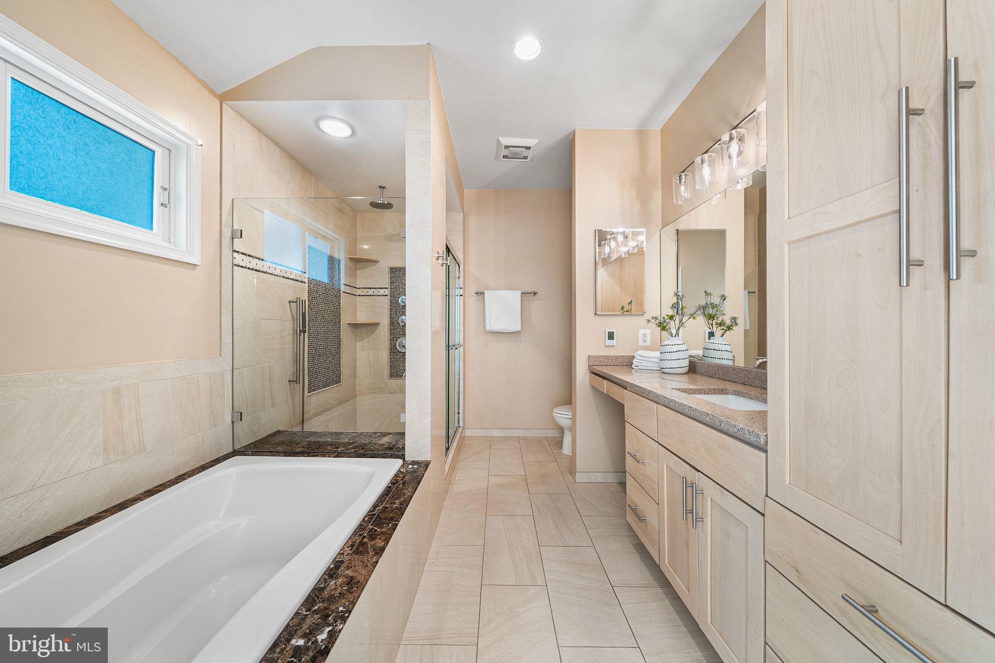 CRESCENT HILLS - Residential
