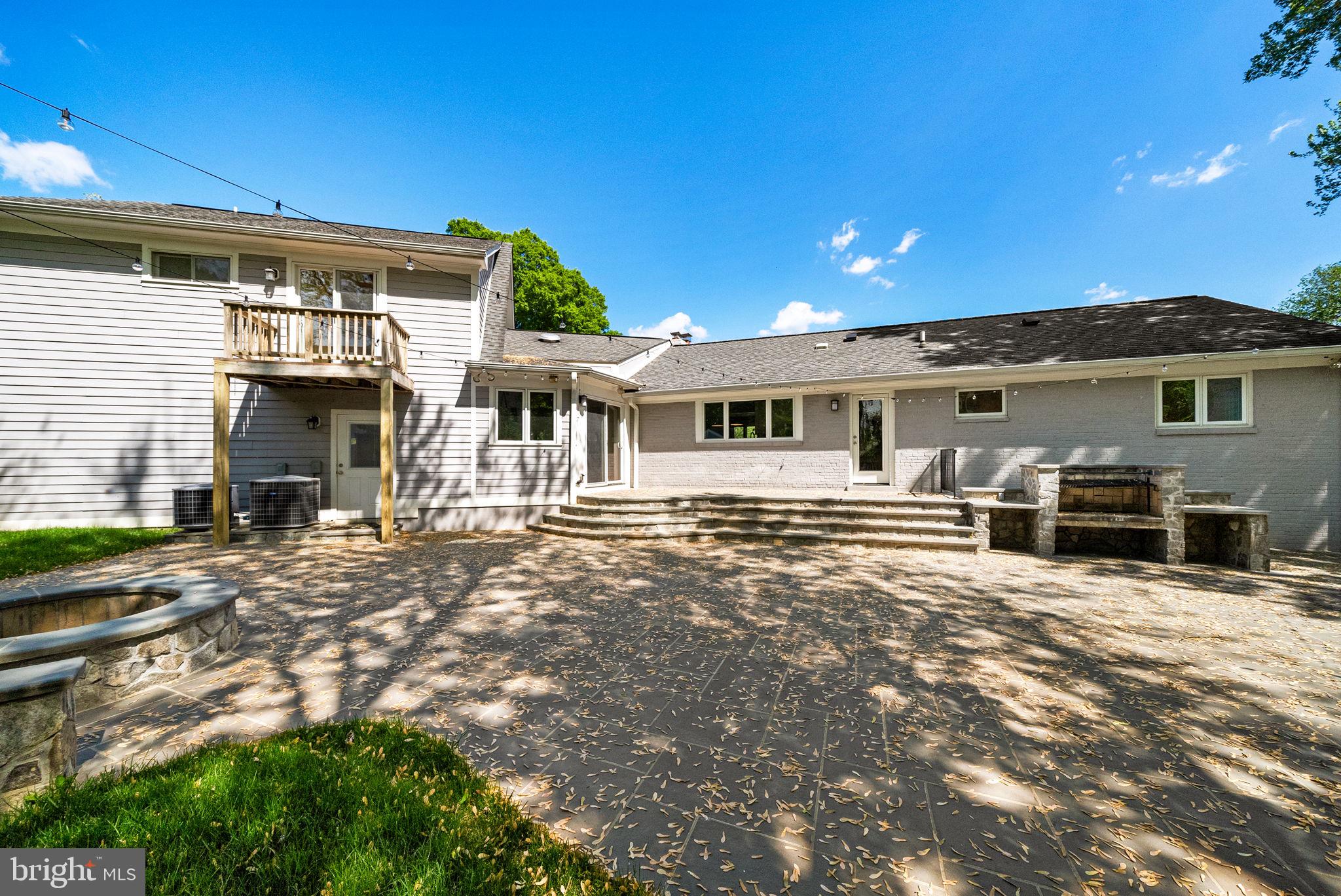 CRESCENT HILLS - Residential