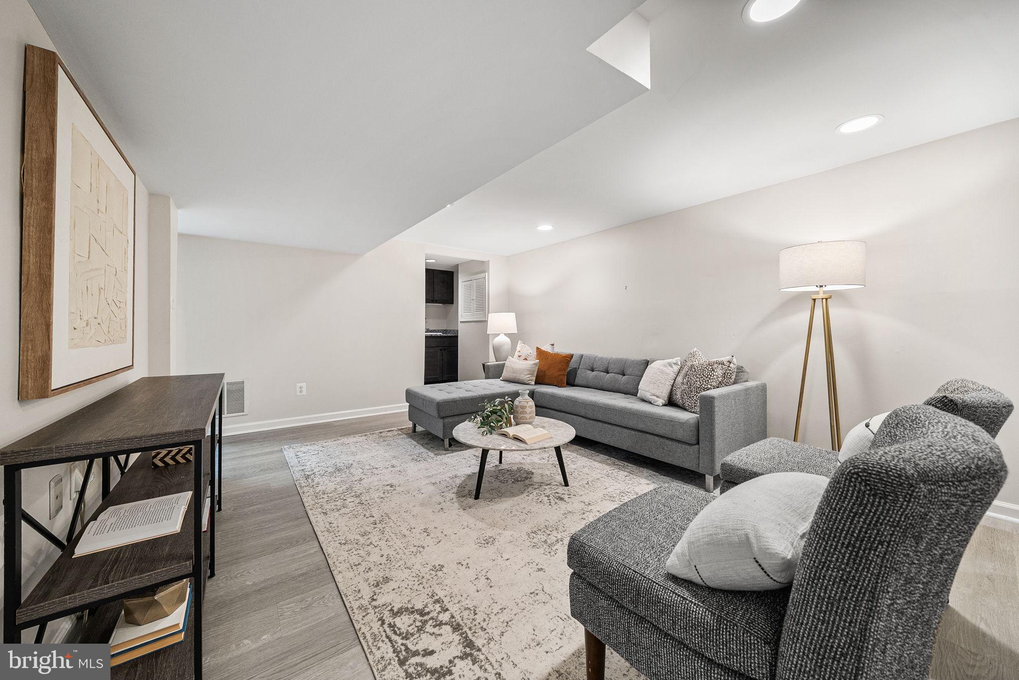CRESCENT HILLS - Residential