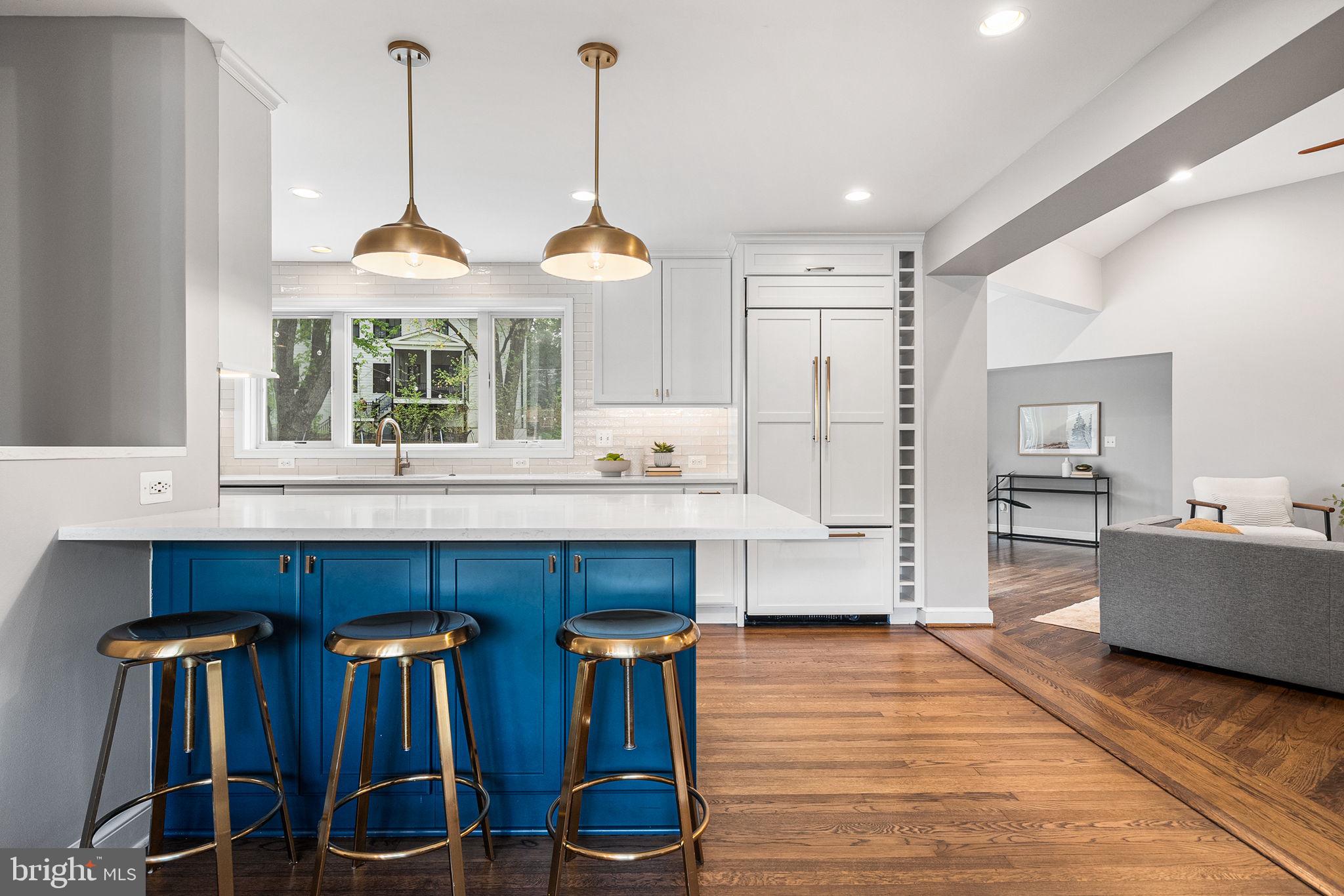 CRESCENT HILLS - Residential