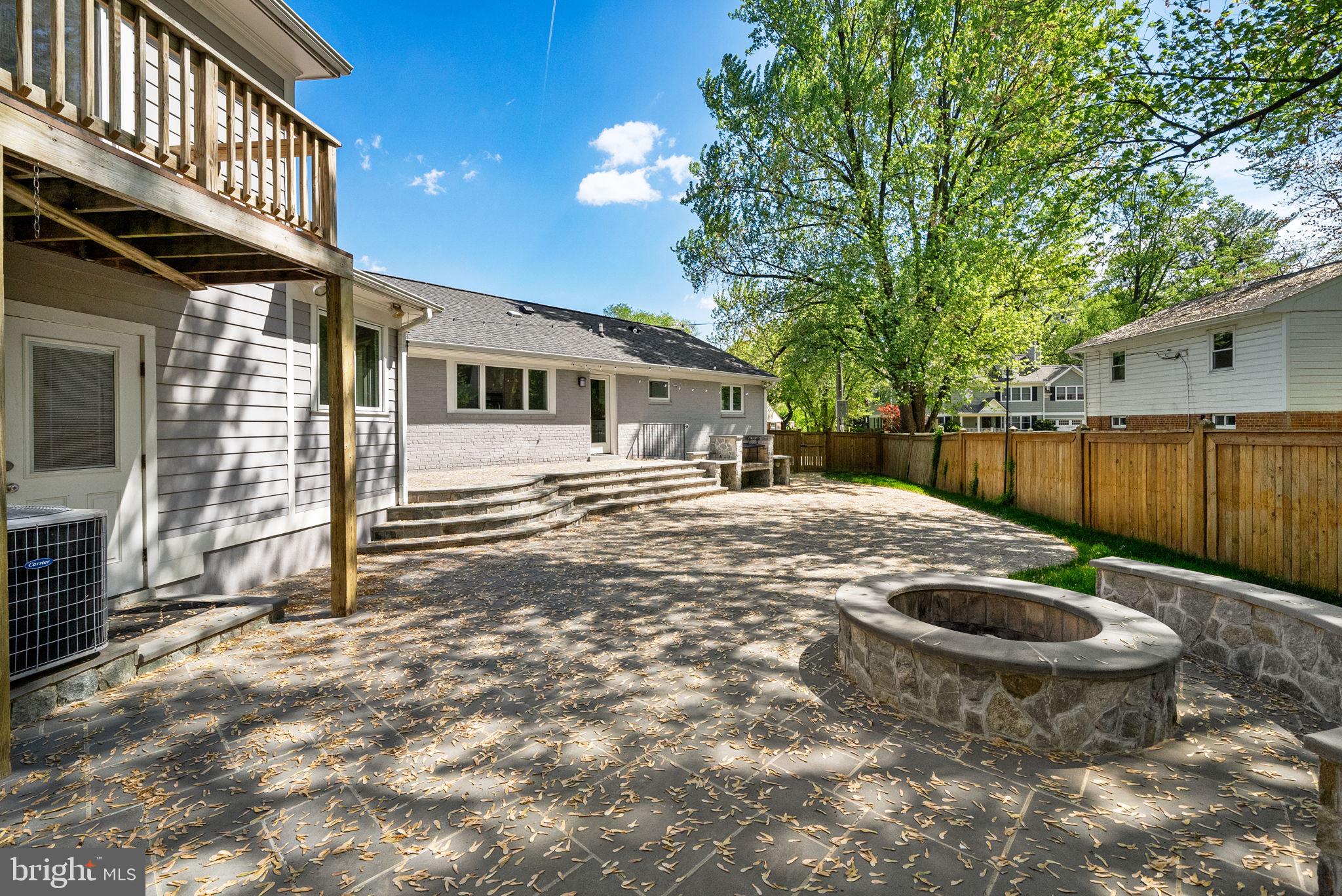 CRESCENT HILLS - Residential
