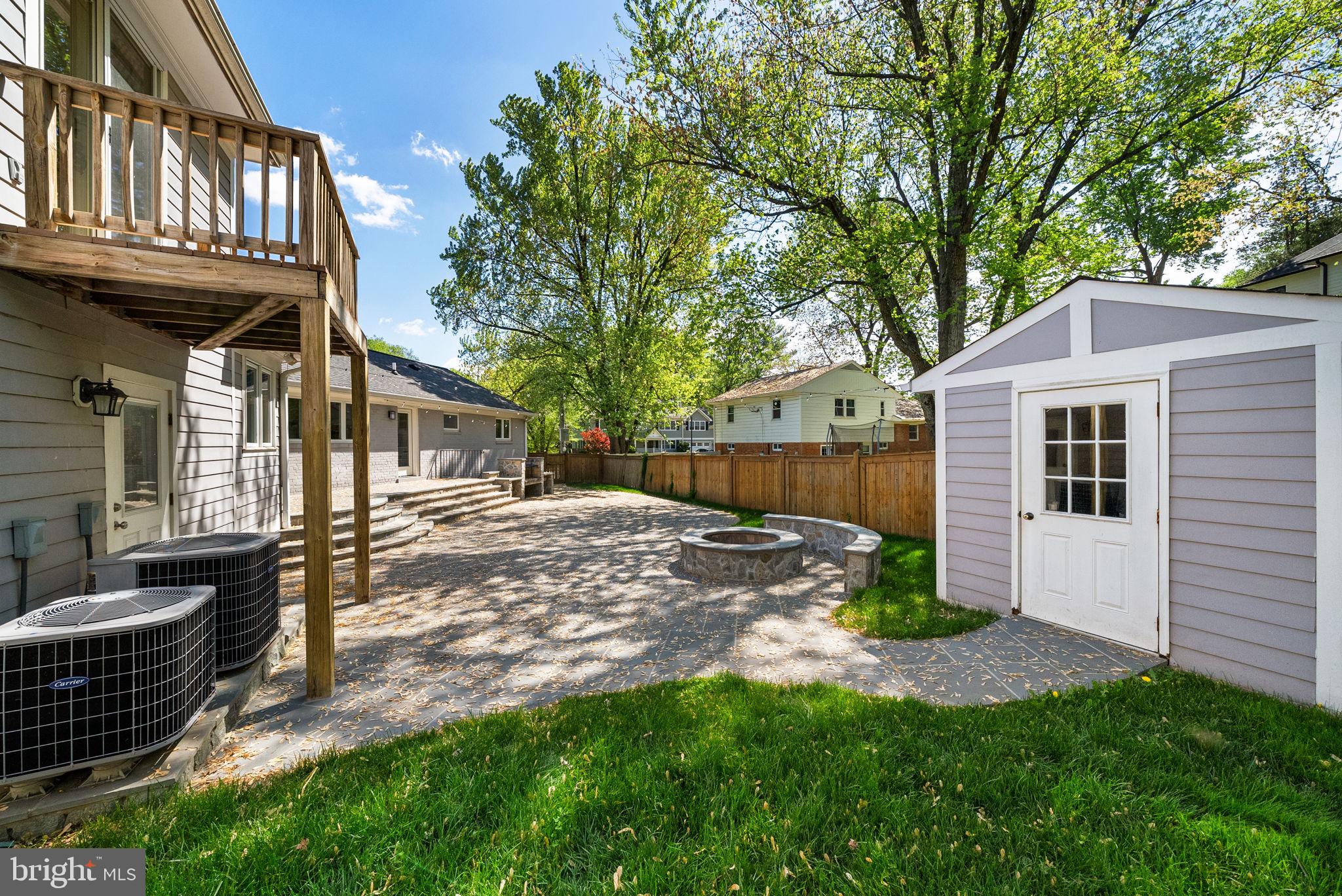 CRESCENT HILLS - Residential