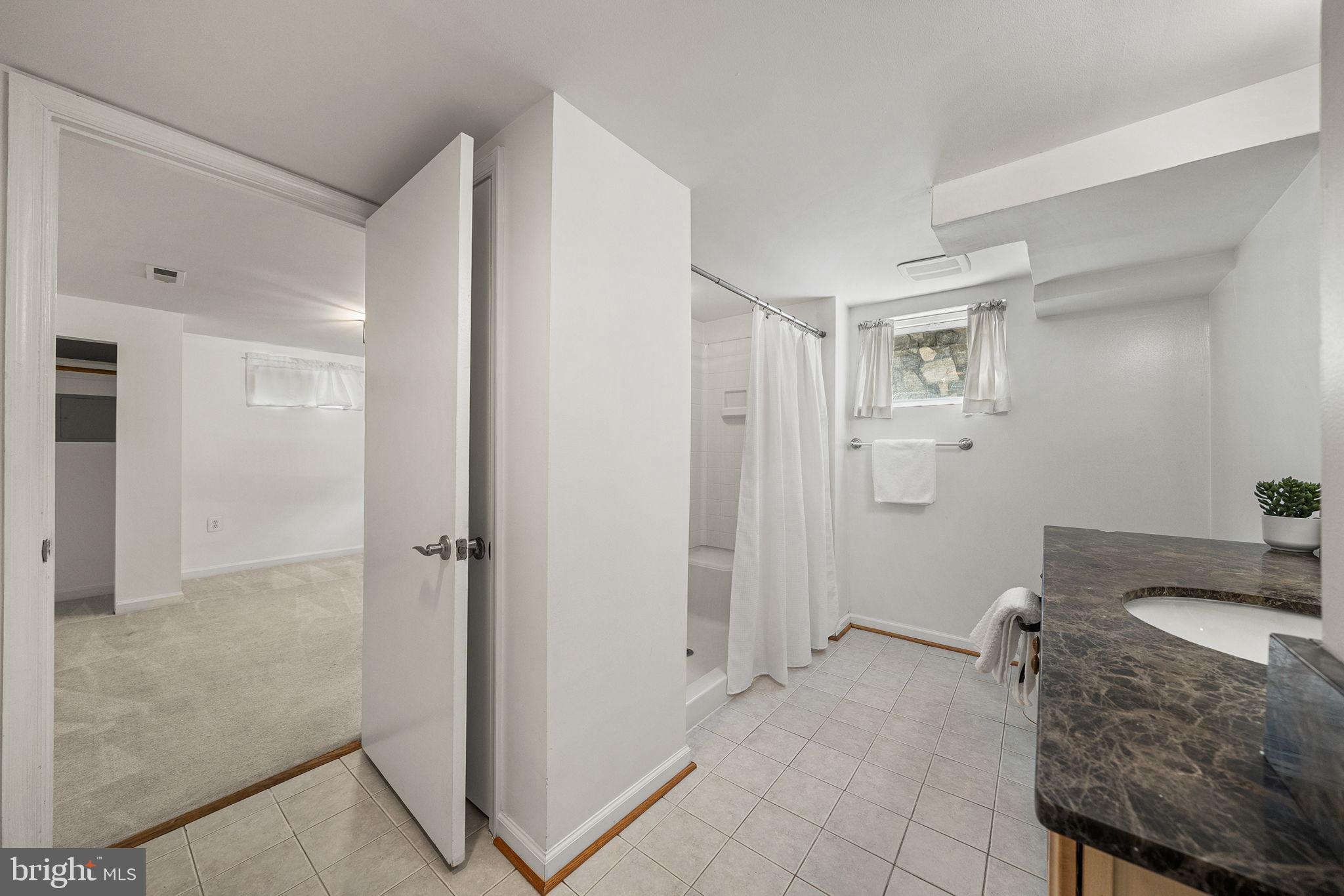 CRESCENT HILLS - Residential