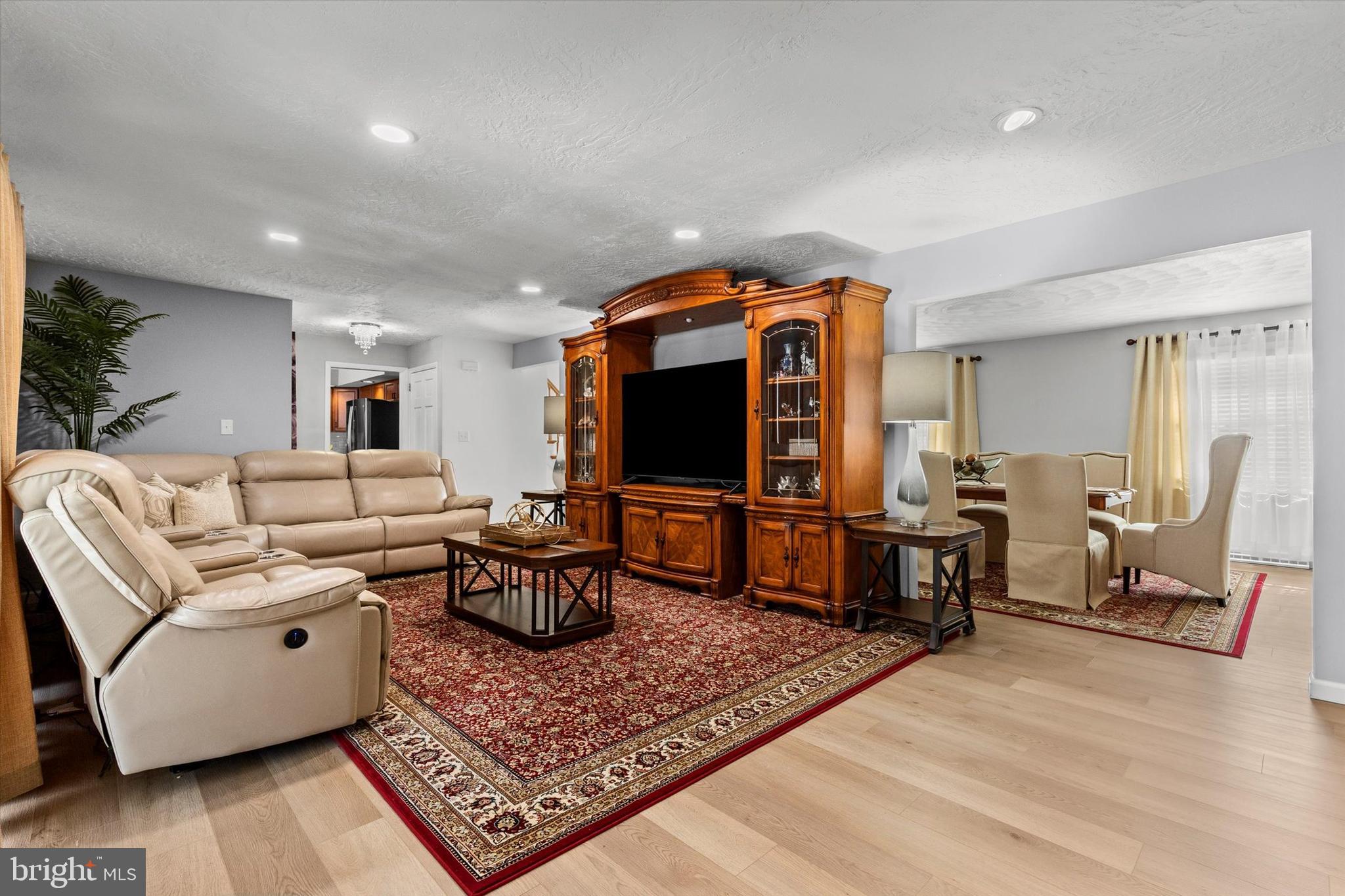 SHERWOOD FOREST - Residential