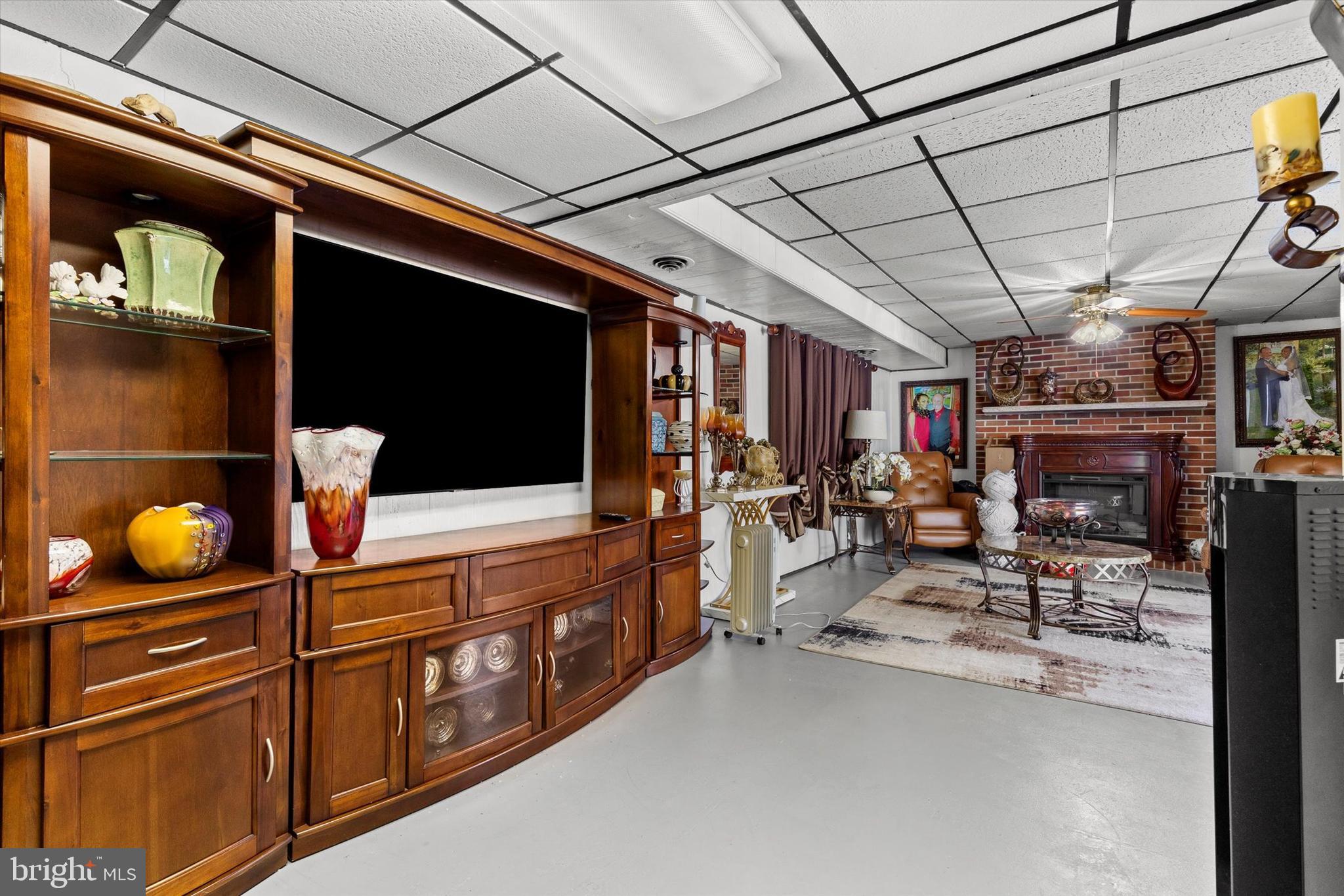 SHERWOOD FOREST - Residential