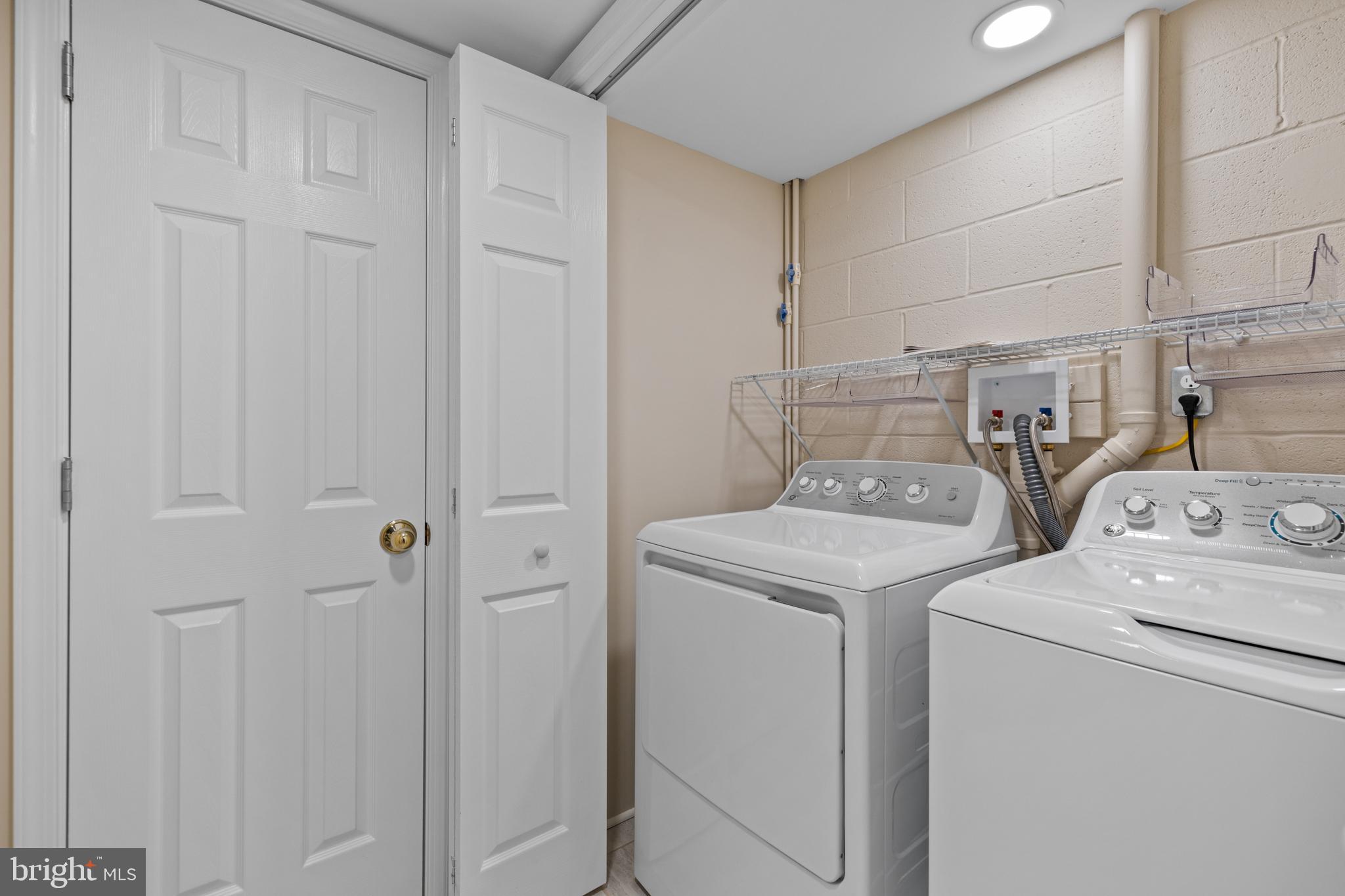 BROOKFIELD - Residential