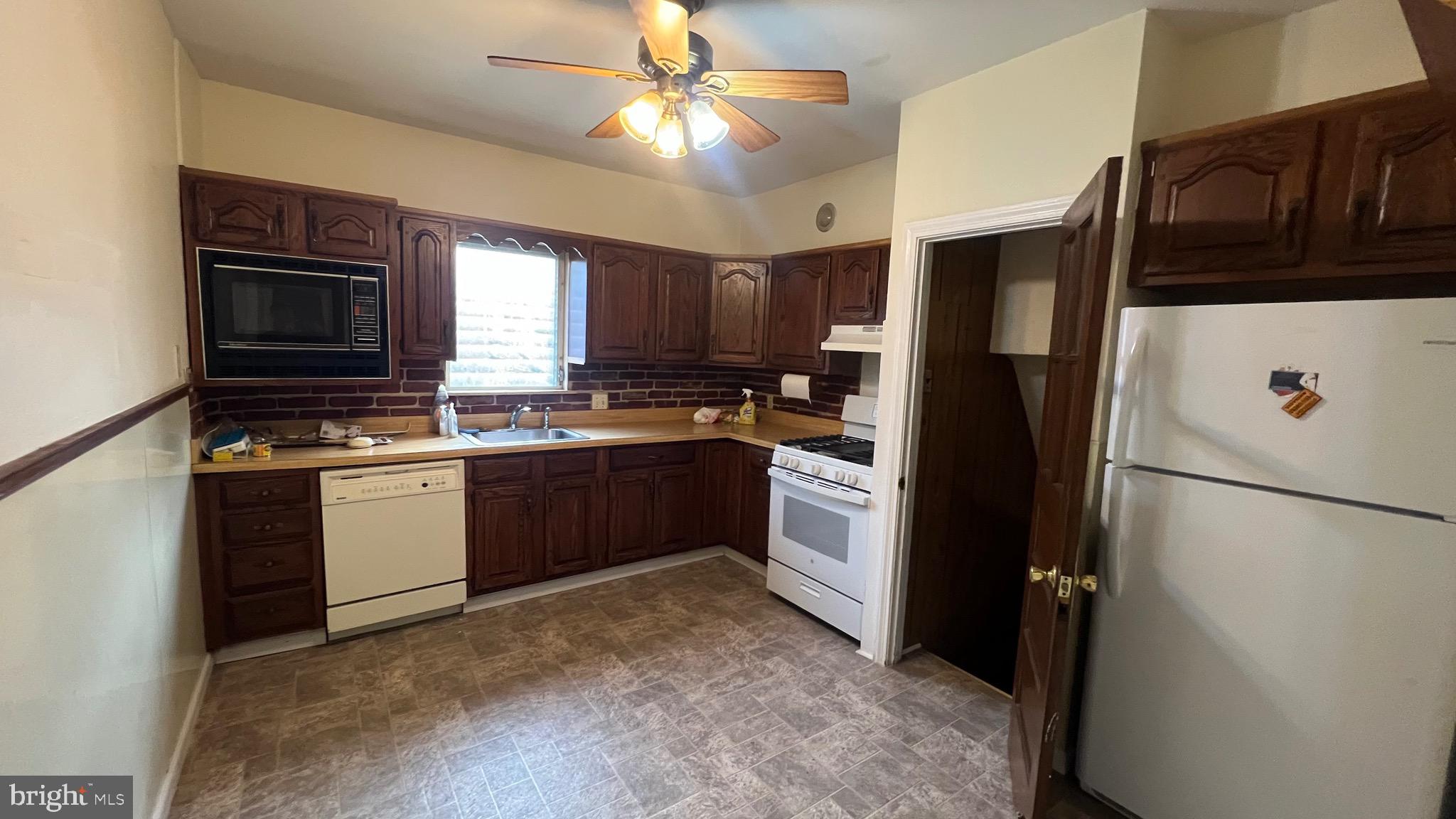 MAYFAIR - Residential Lease