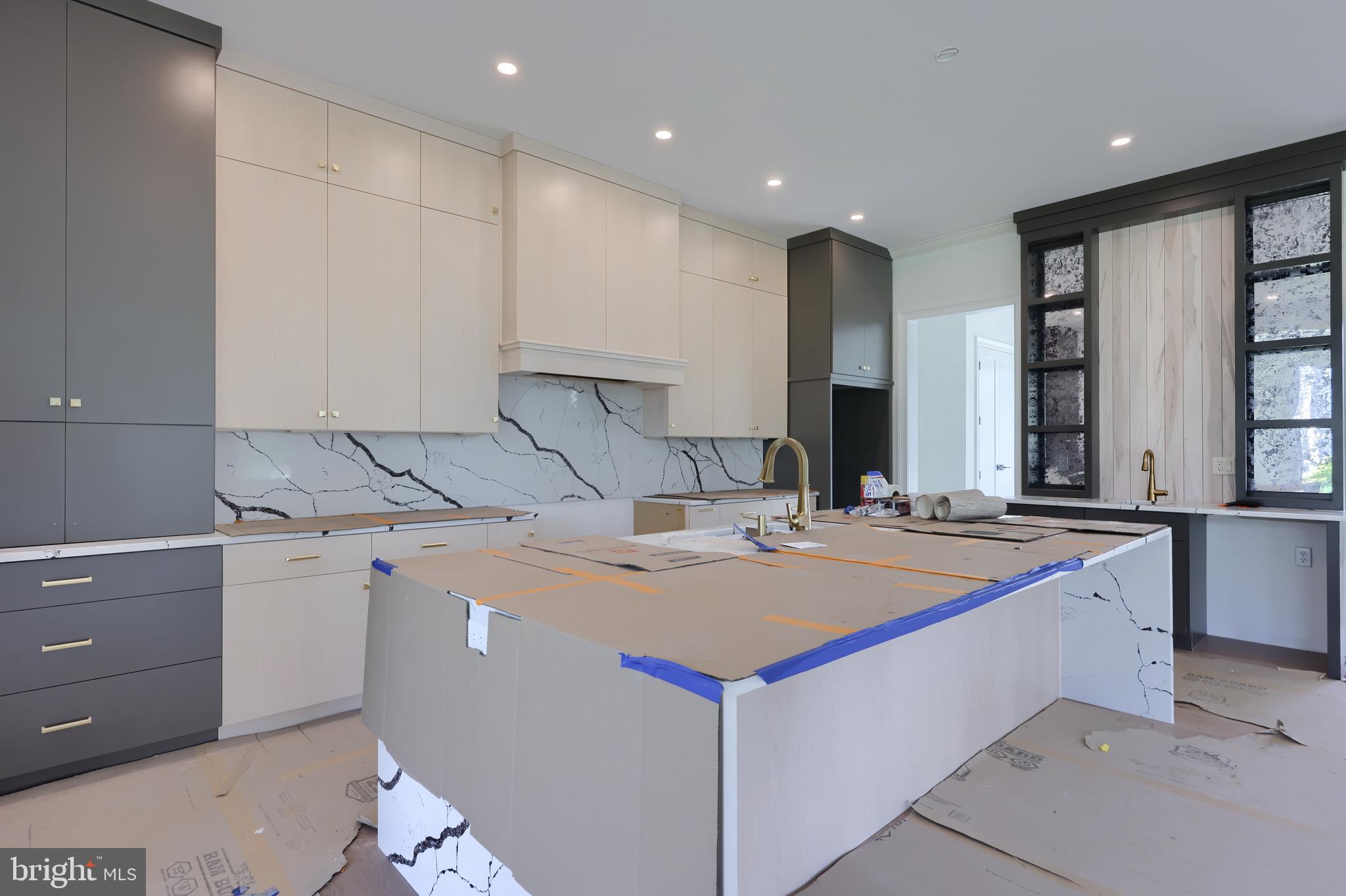 HAYDN MANOR - Residential