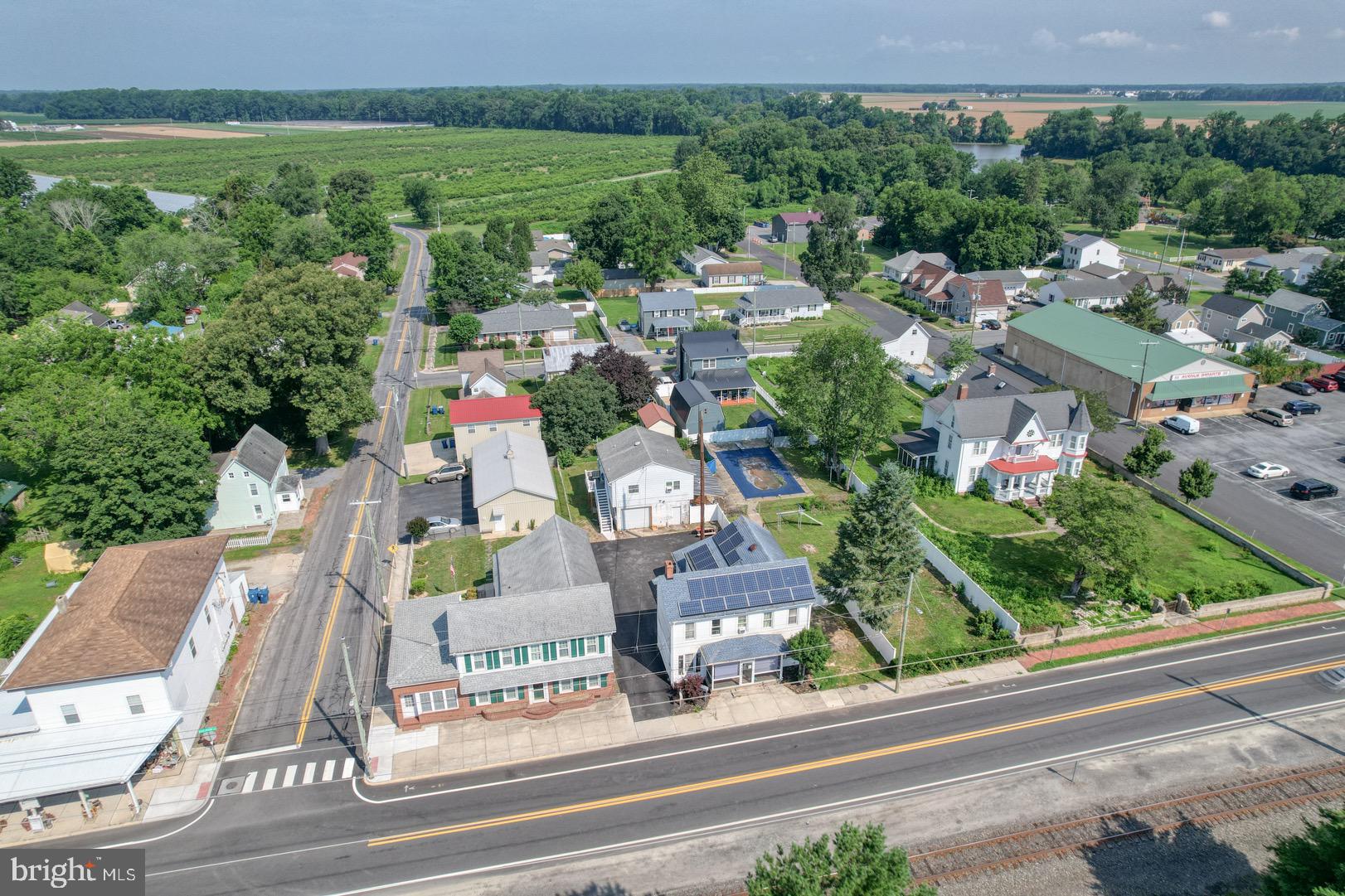 6 N RAILROAD AVENUE