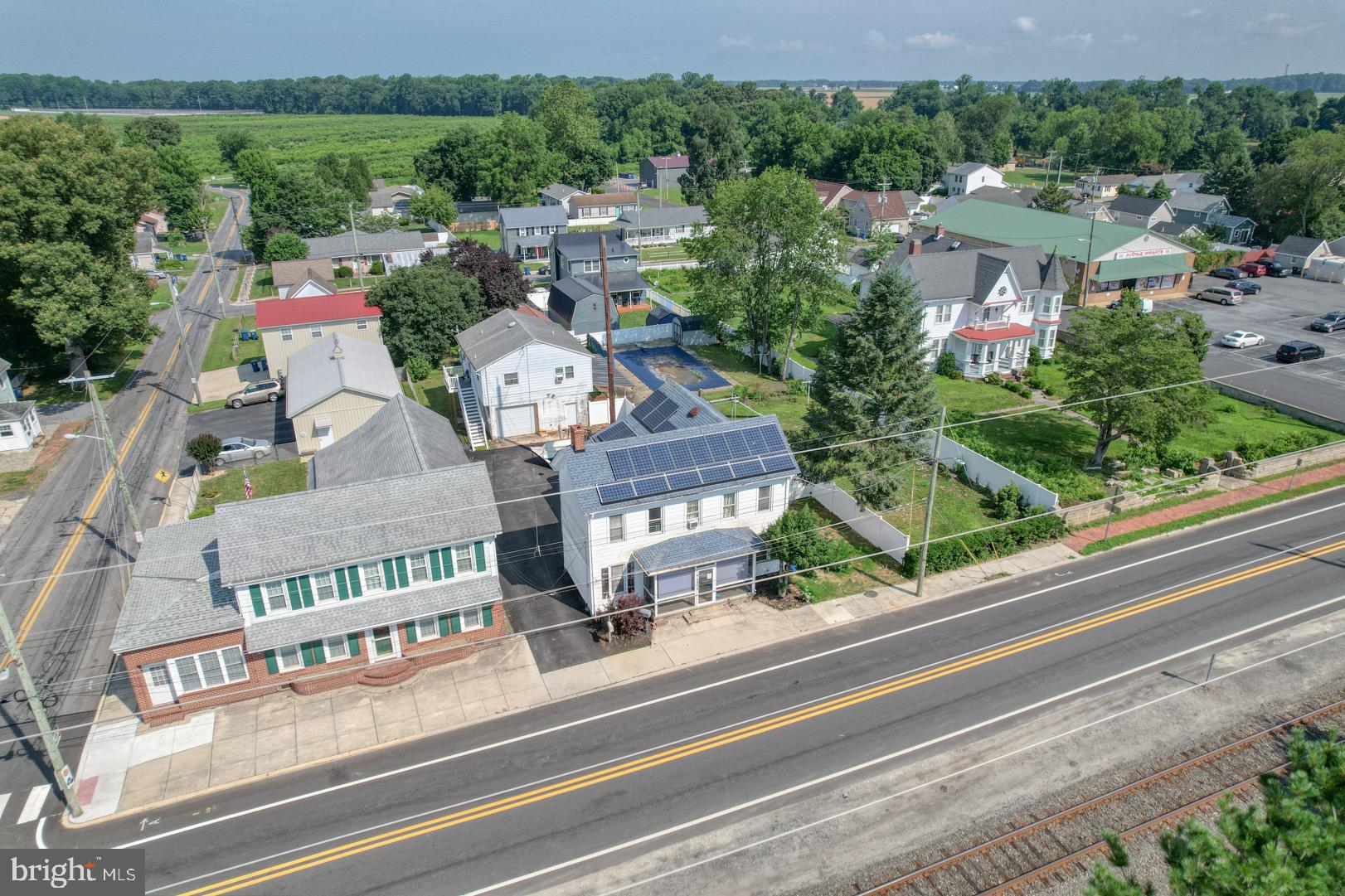 6 N RAILROAD AVENUE