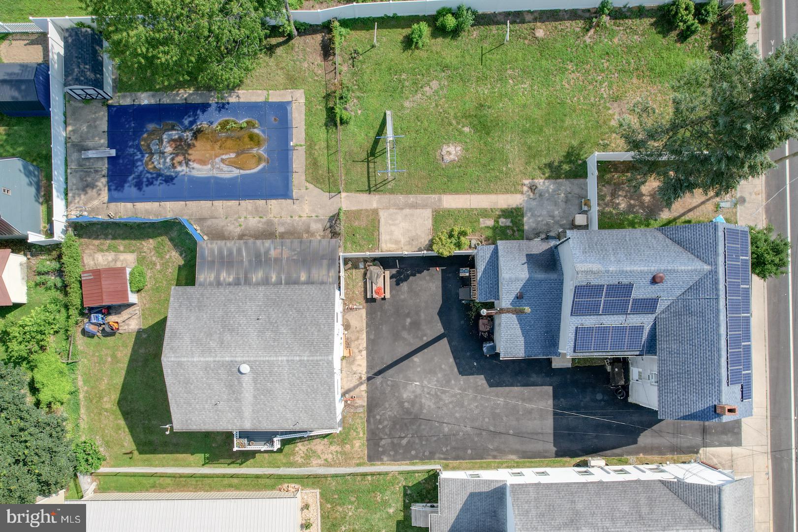6 N RAILROAD AVENUE
