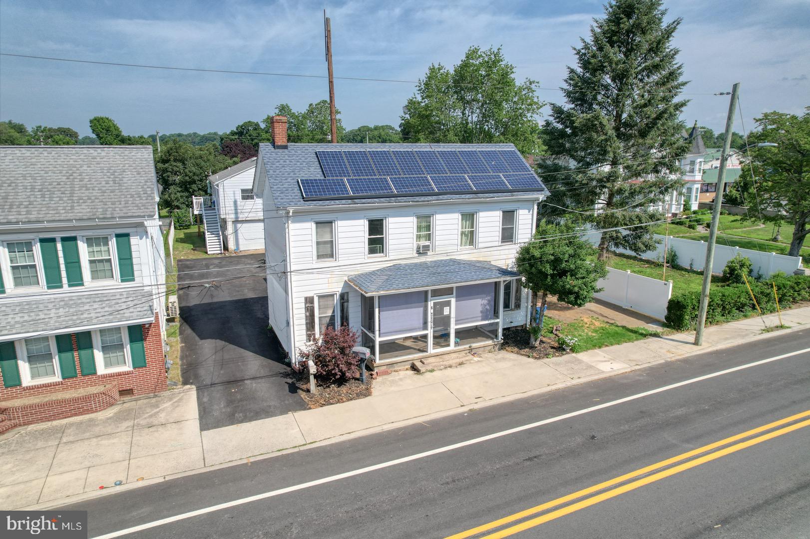 6 N RAILROAD AVENUE