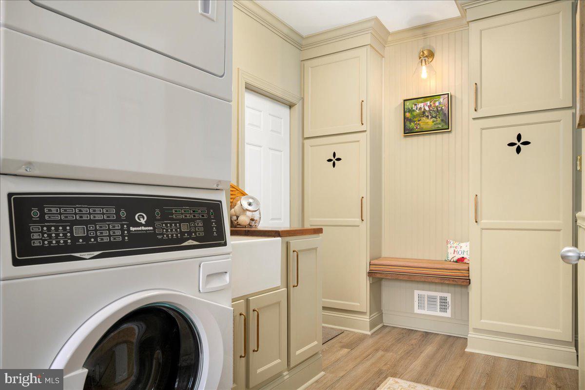 HILLCRESTSHIRE - Residential