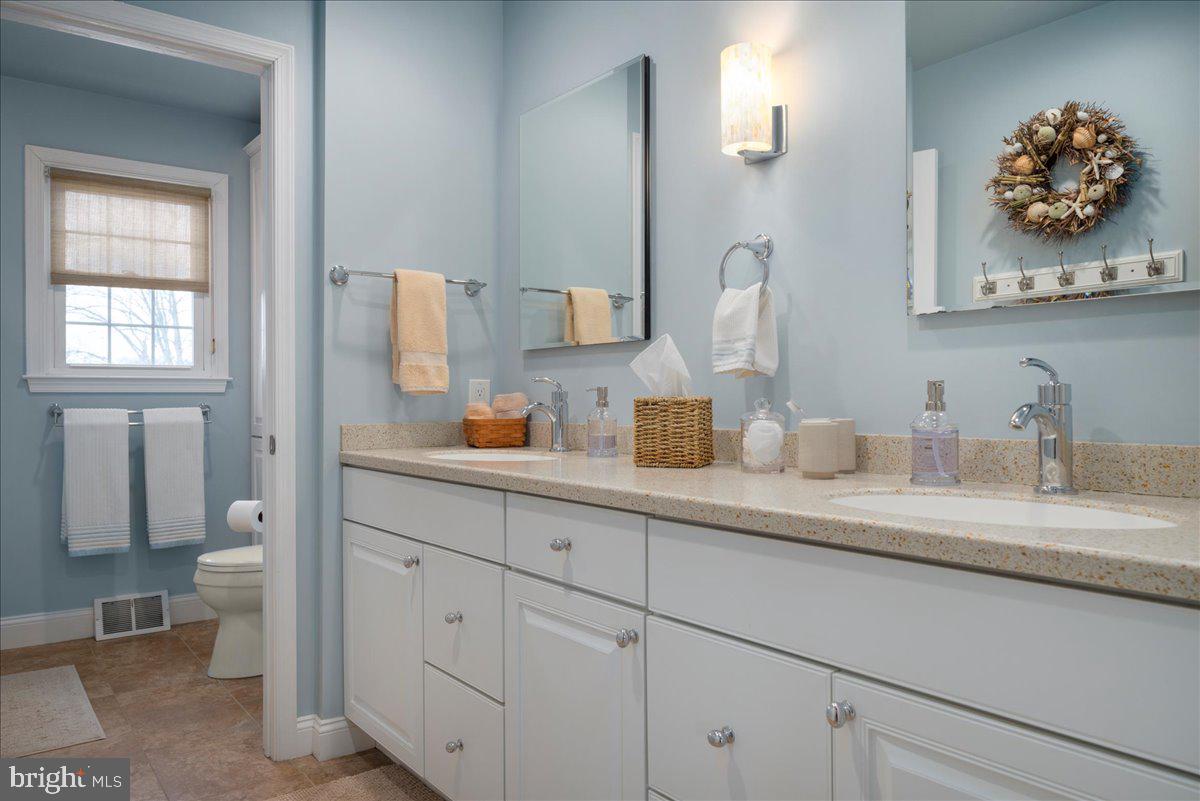 HILLCRESTSHIRE - Residential