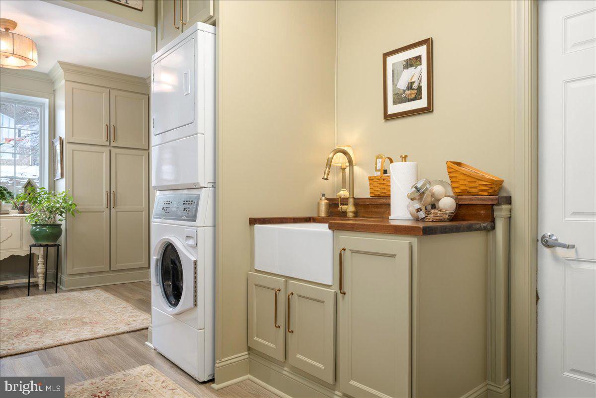 HILLCRESTSHIRE - Residential