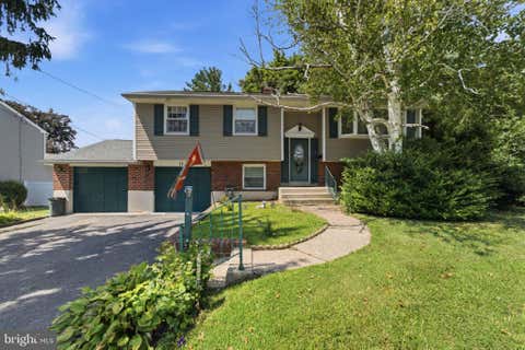 Homes For Sale - 17 Blackthorne Lane<br/> Delaware County, ASTON, PA 19014