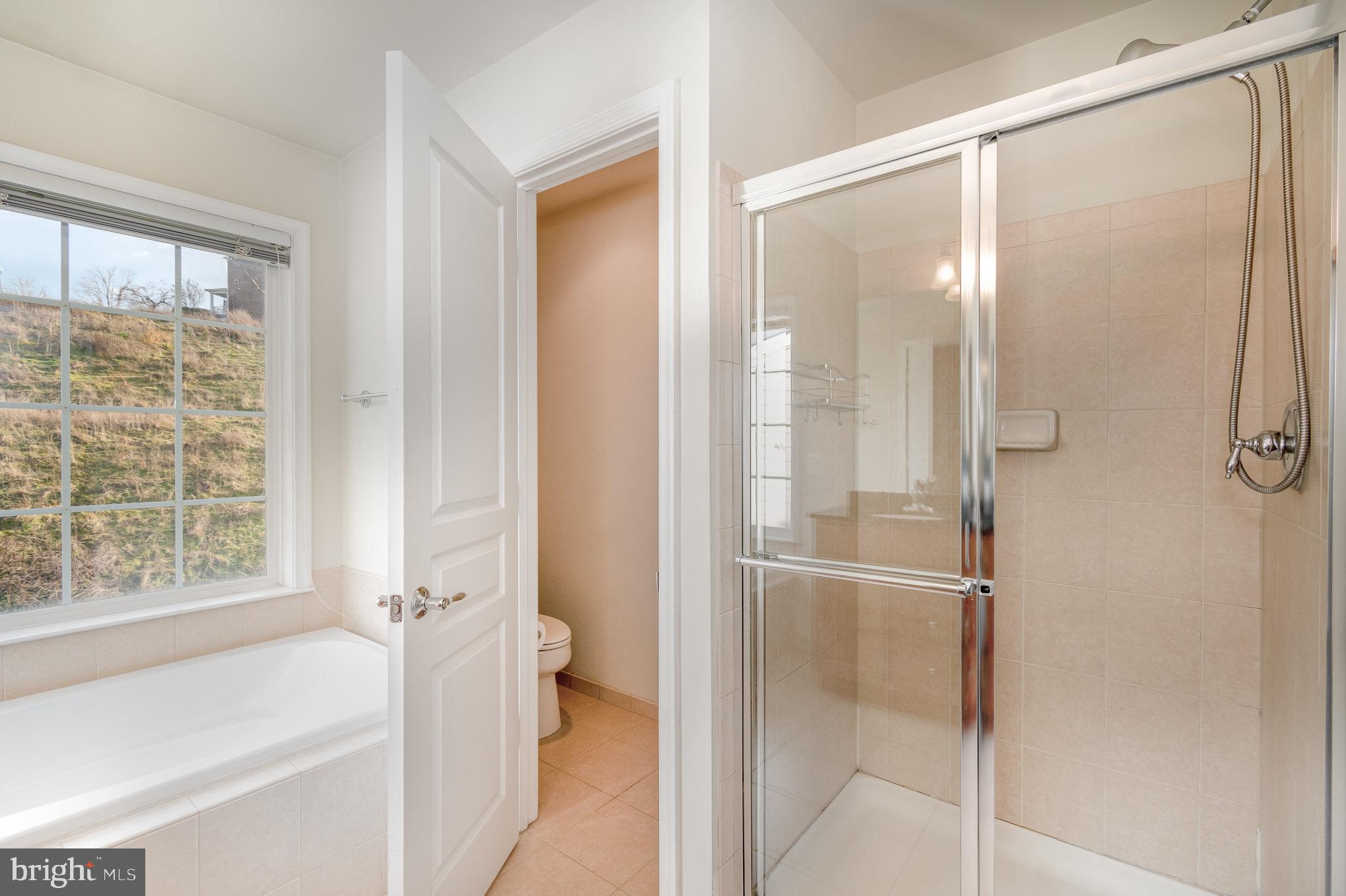 WHISPERING CREEK - Residential