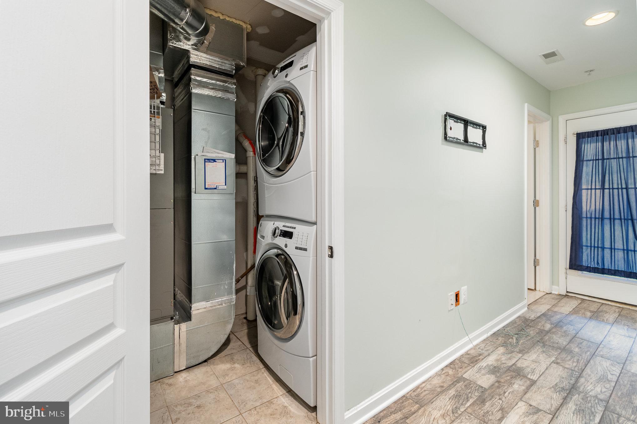 WHISPERING CREEK - Residential