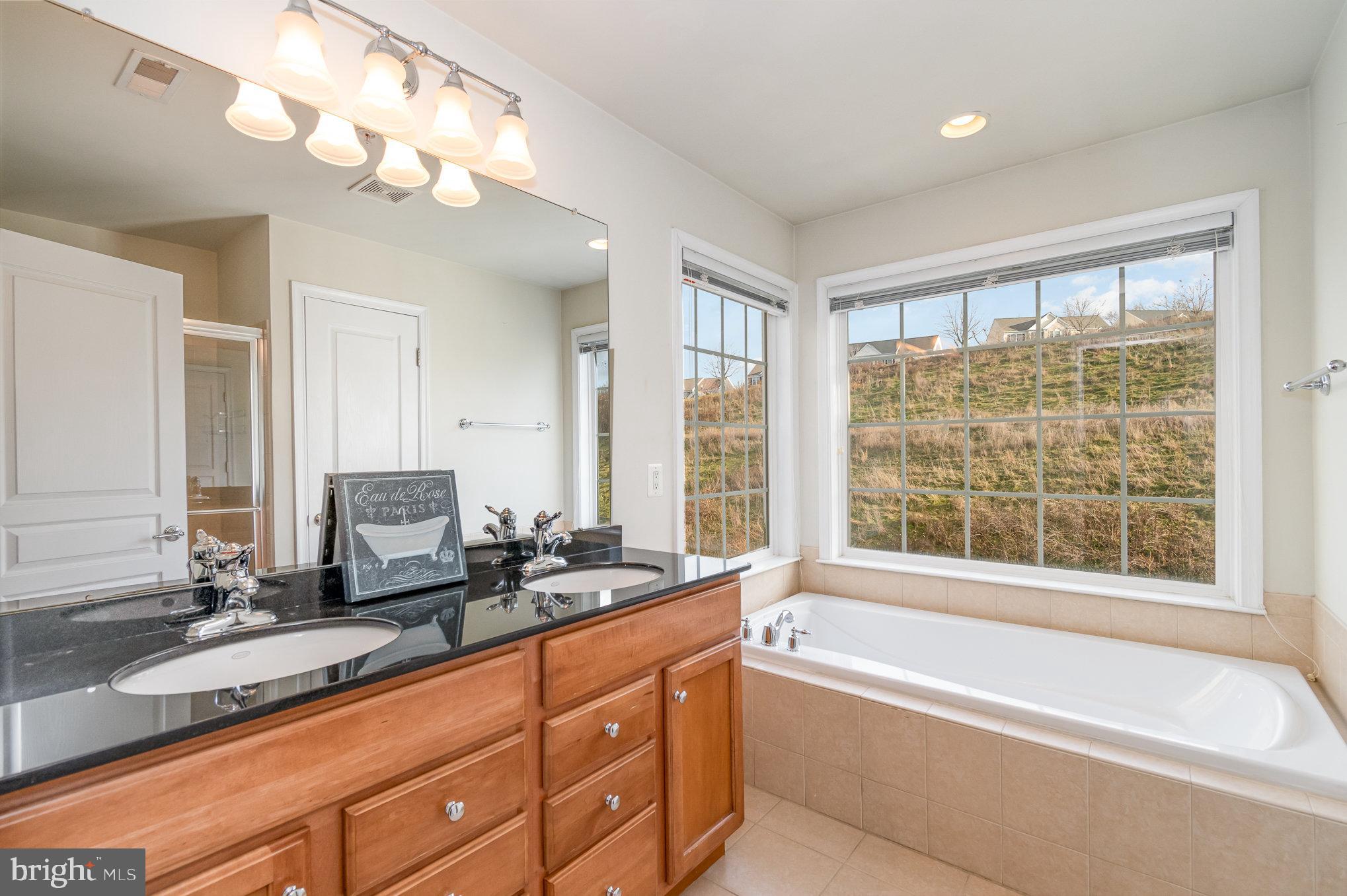 WHISPERING CREEK - Residential